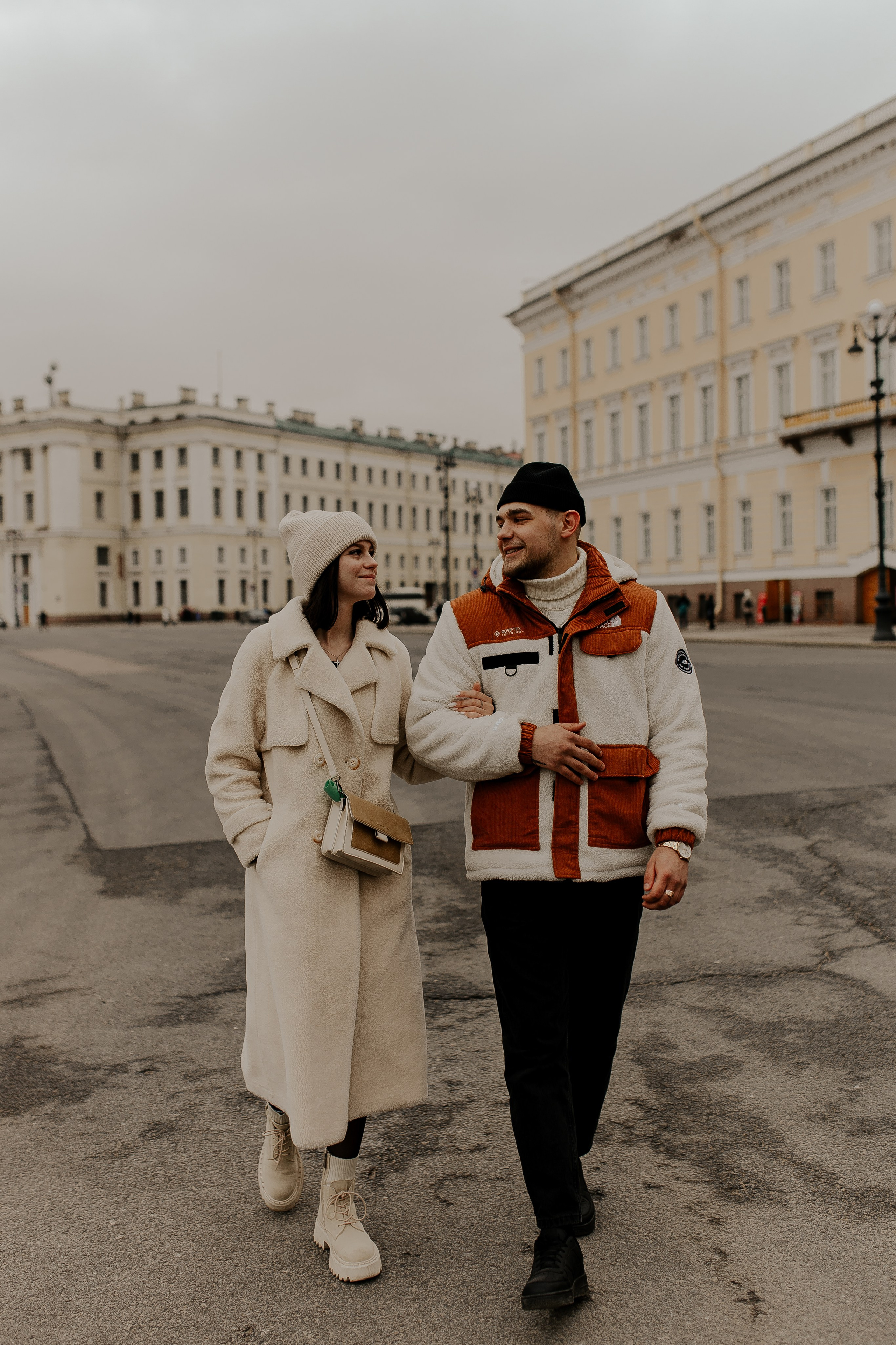Lovestory на дворцовой площади. Фотограф в Санкт-Петербурге Лиза Семченкова