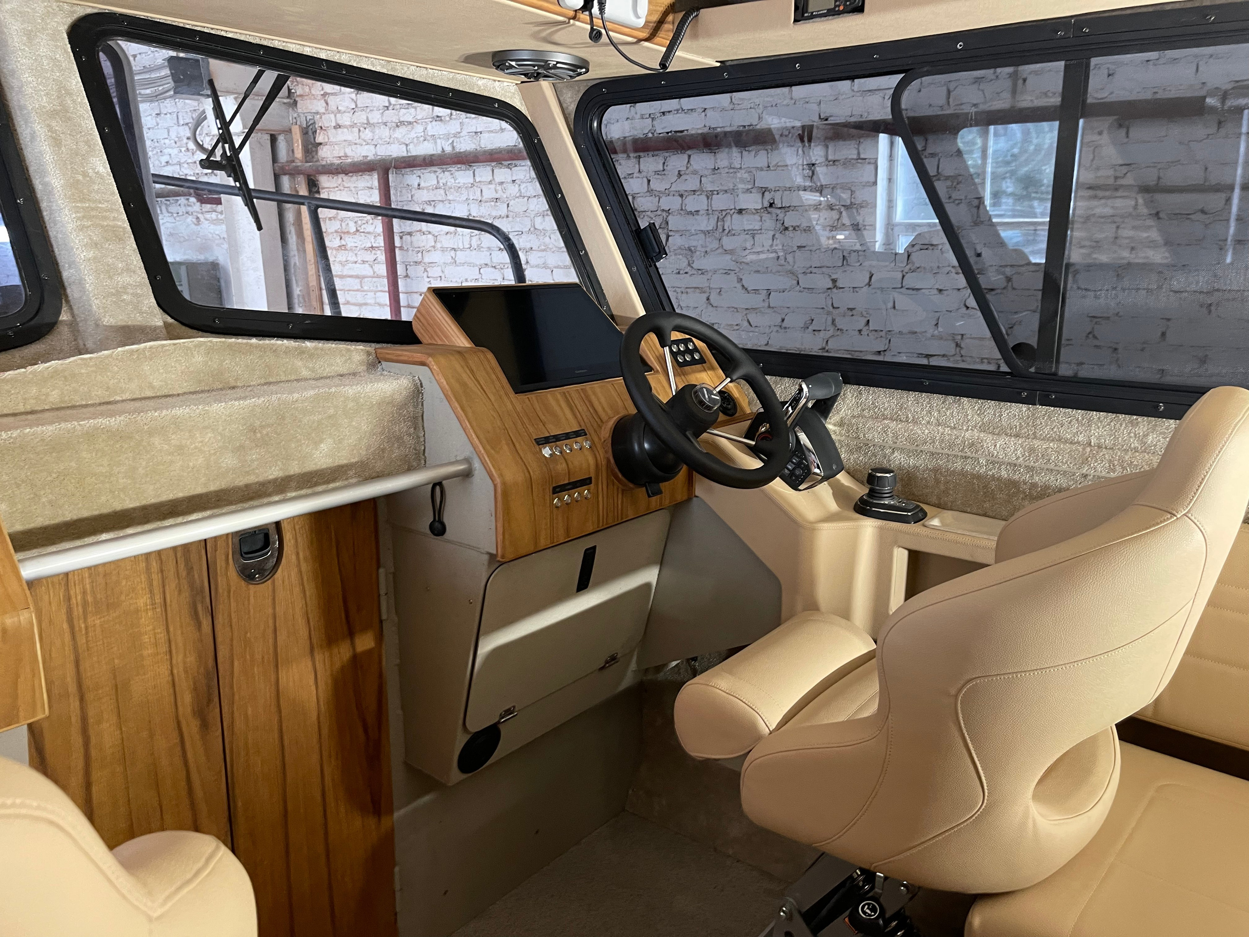 Дизайн персонализации Алюминиевого катера Weldcraft Cuddy King 300 OS. Design Yachts and Cars