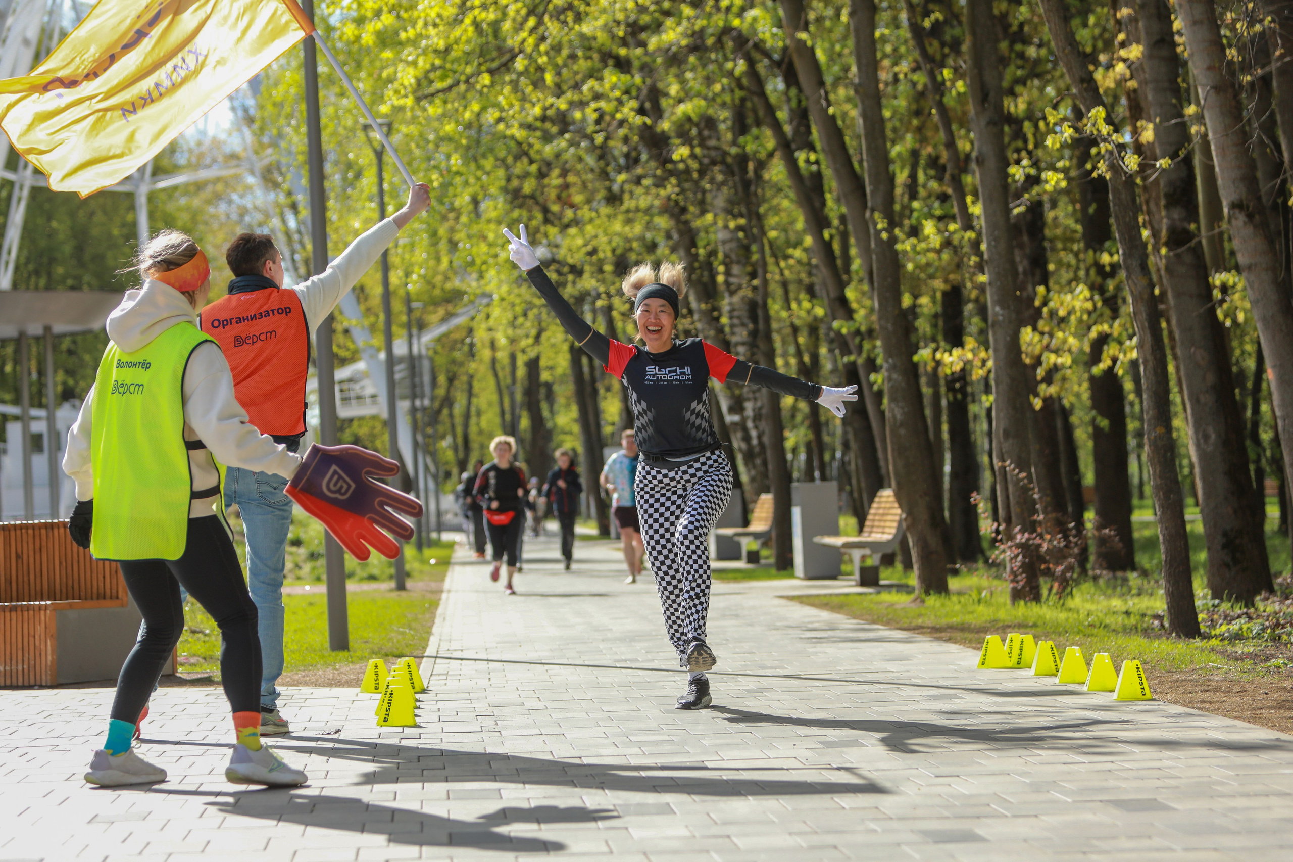 Черно-белый 101 забег 5 вёрст Химки. Фотограф Сергей Ловкий