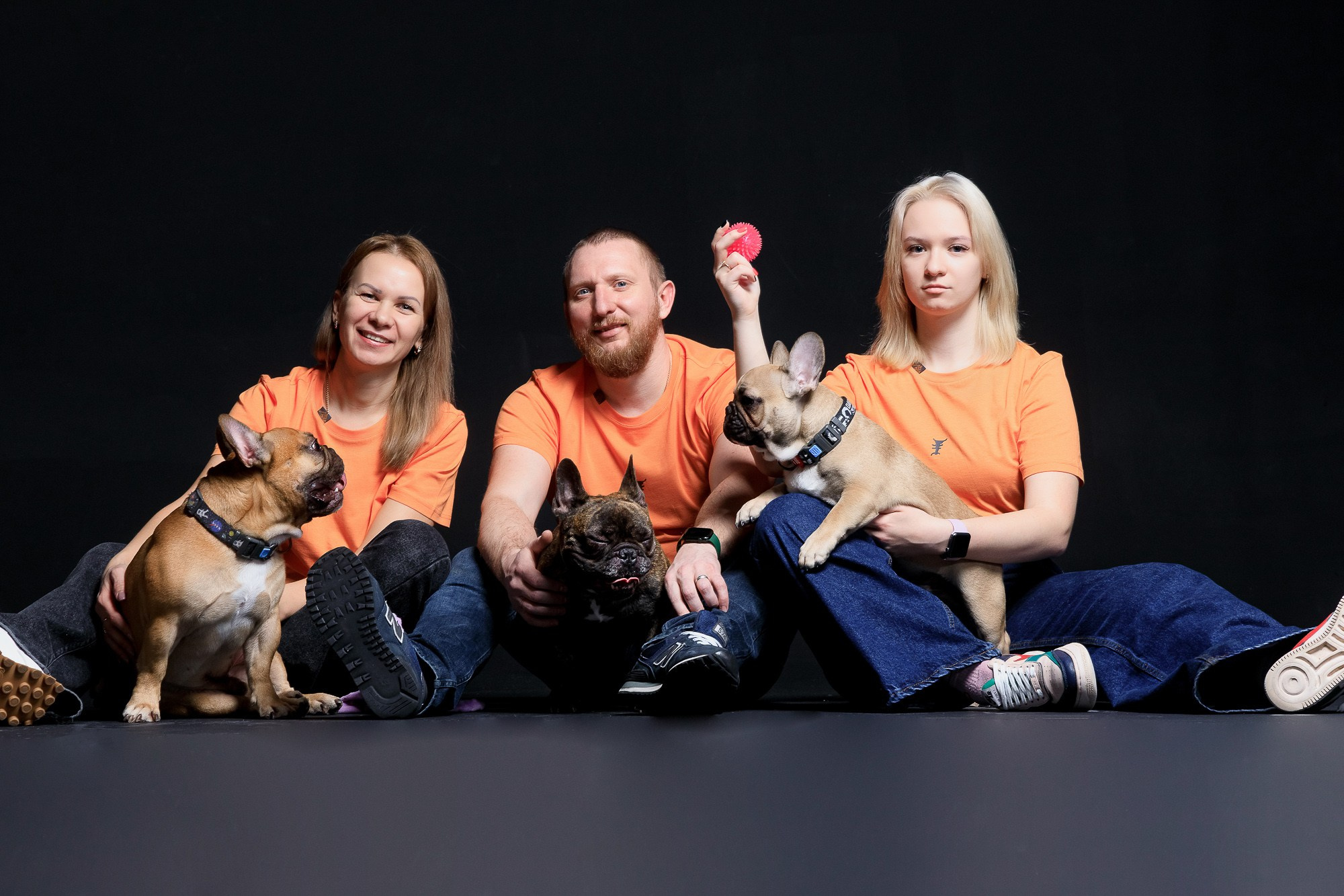Семейная фотосессия с питомцами в студии. Фотограф в Саратове Ольга Мазлова