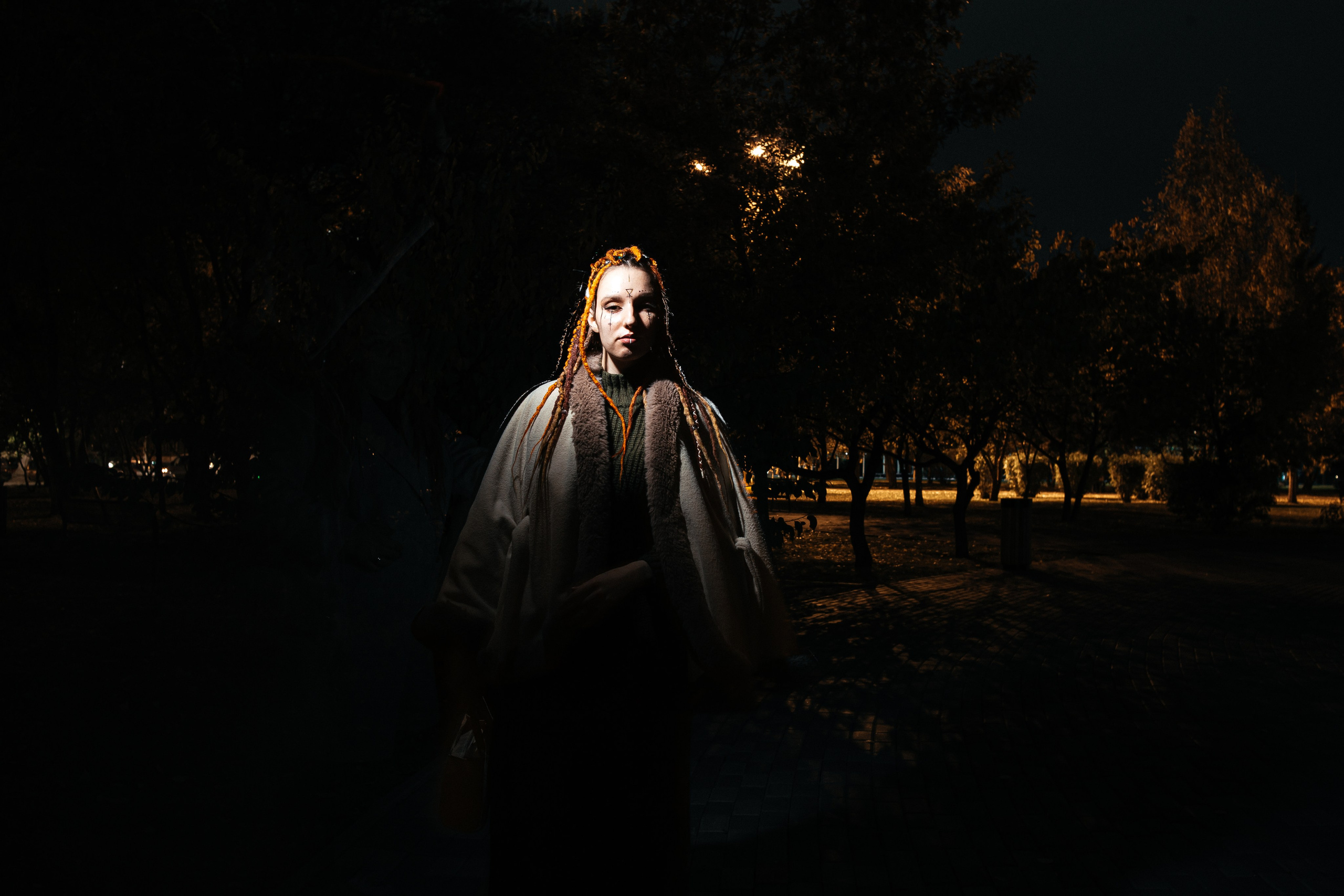 Марина. Фотосессия с фаерами. Фотограф Регина Крикунова г. Красноярск