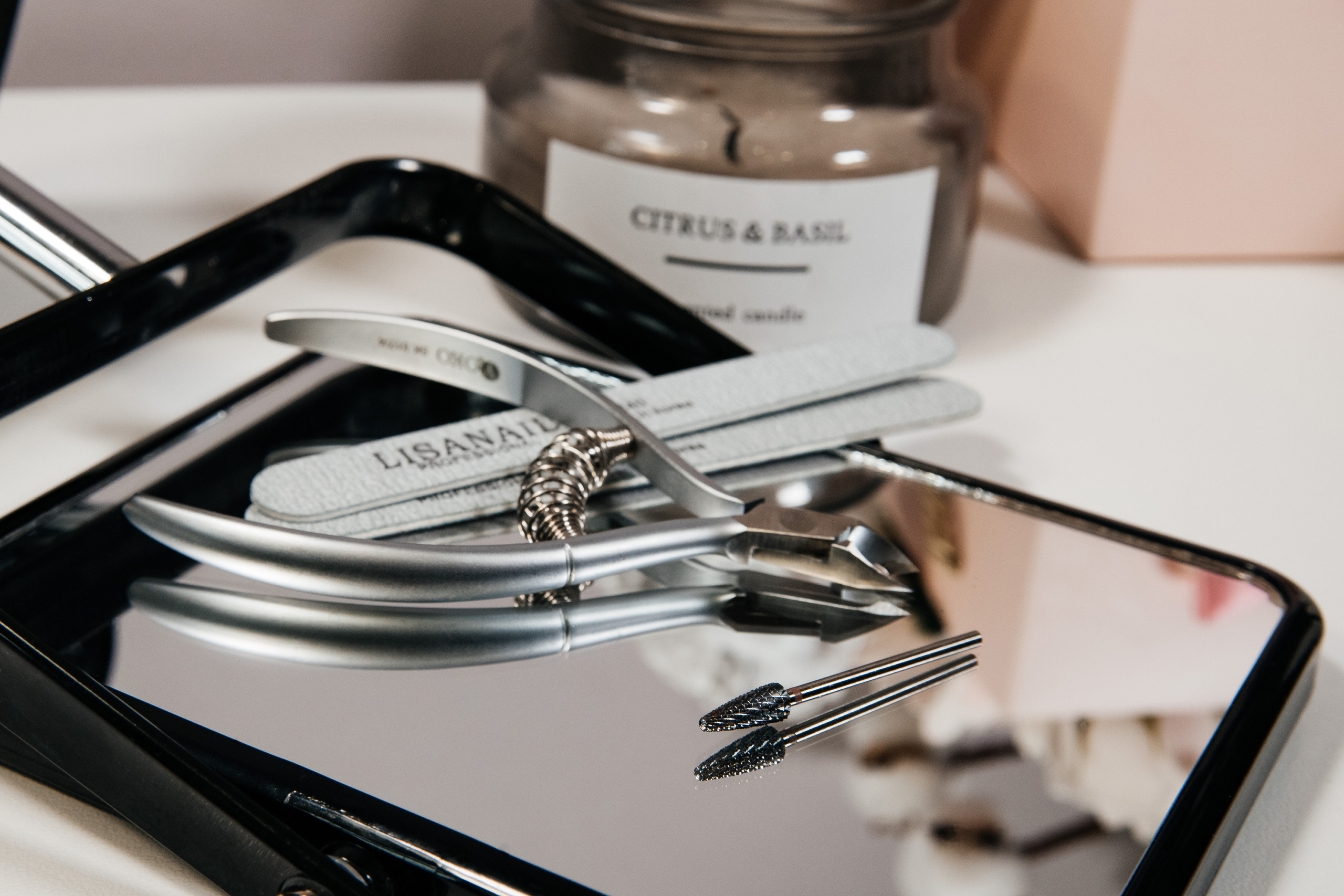 Маникюр предметка. Свадебный и семейный фотограф Максим Сорокин