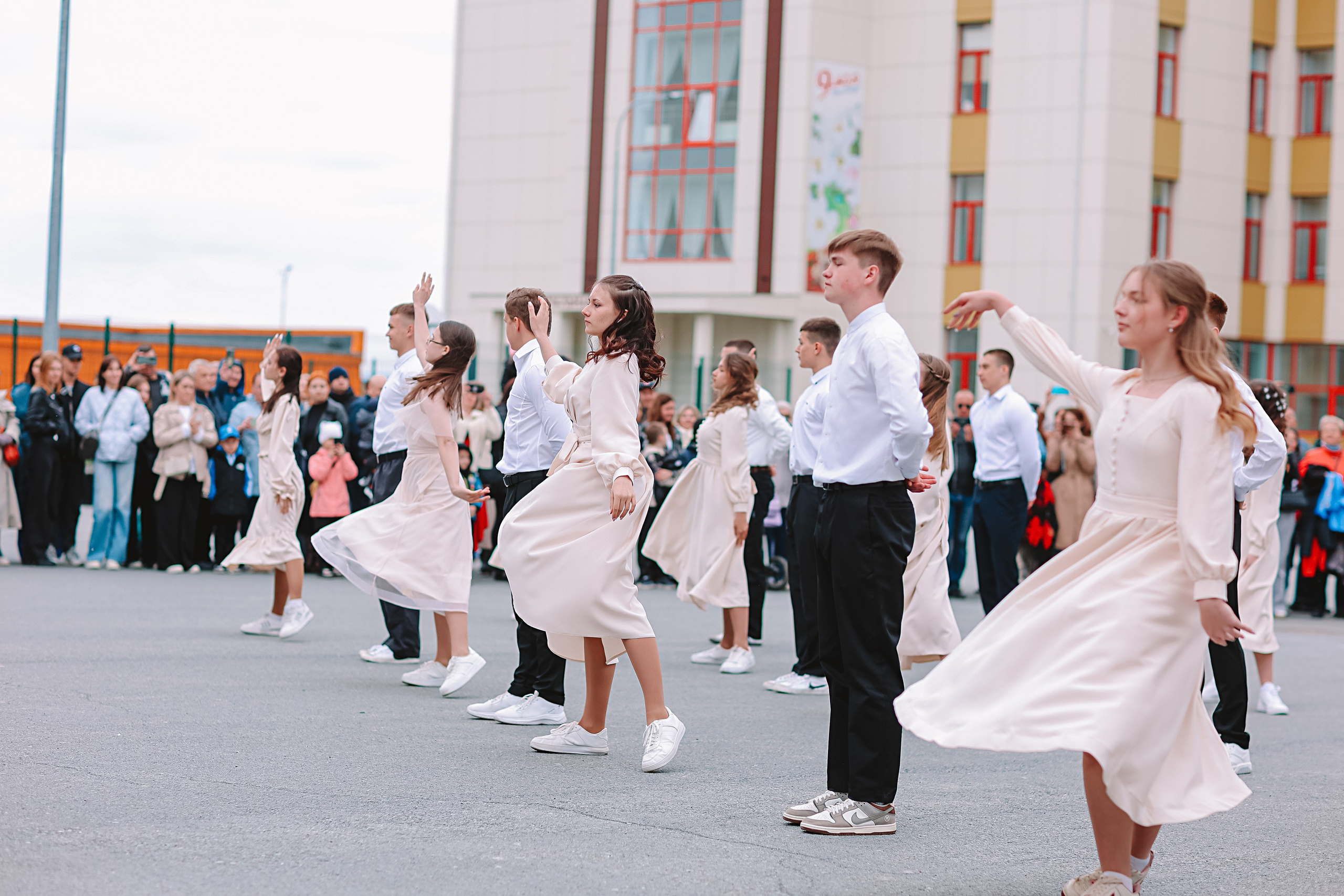 Последний звонок. Семейный фотограф Тюмень, фотограф на роды Салмина Мария