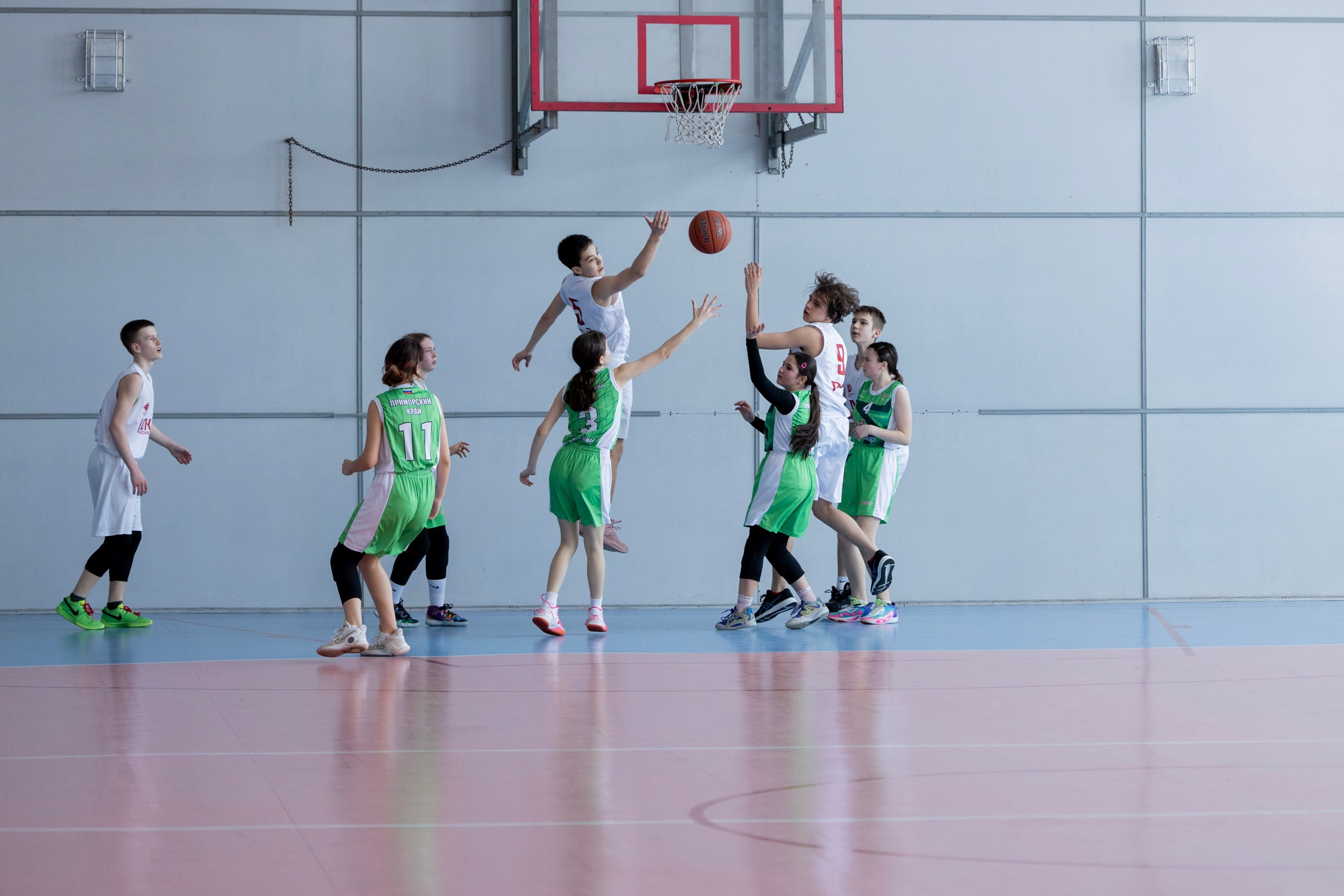 Соревнования по баскетболу среди школьников. Репортажный и портретный фотограф в Владивостоке