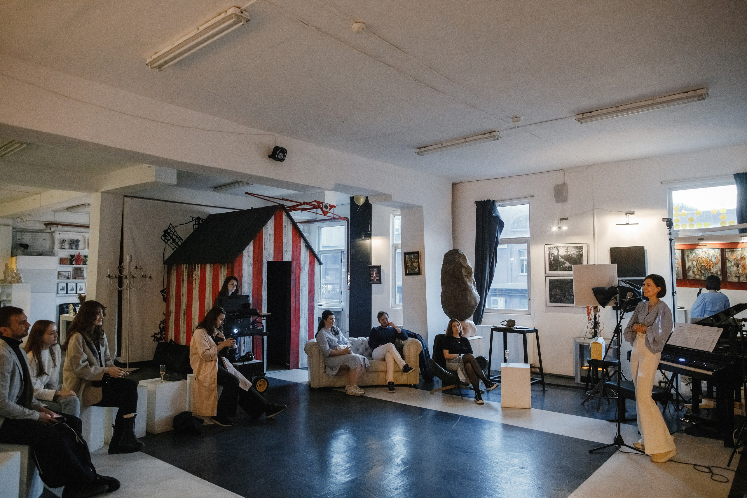 26.04.2023 // Мастер-класс Кати Монич. Фотовыставки serebro.gallery, в которых автором можешь стать ты! | Москва