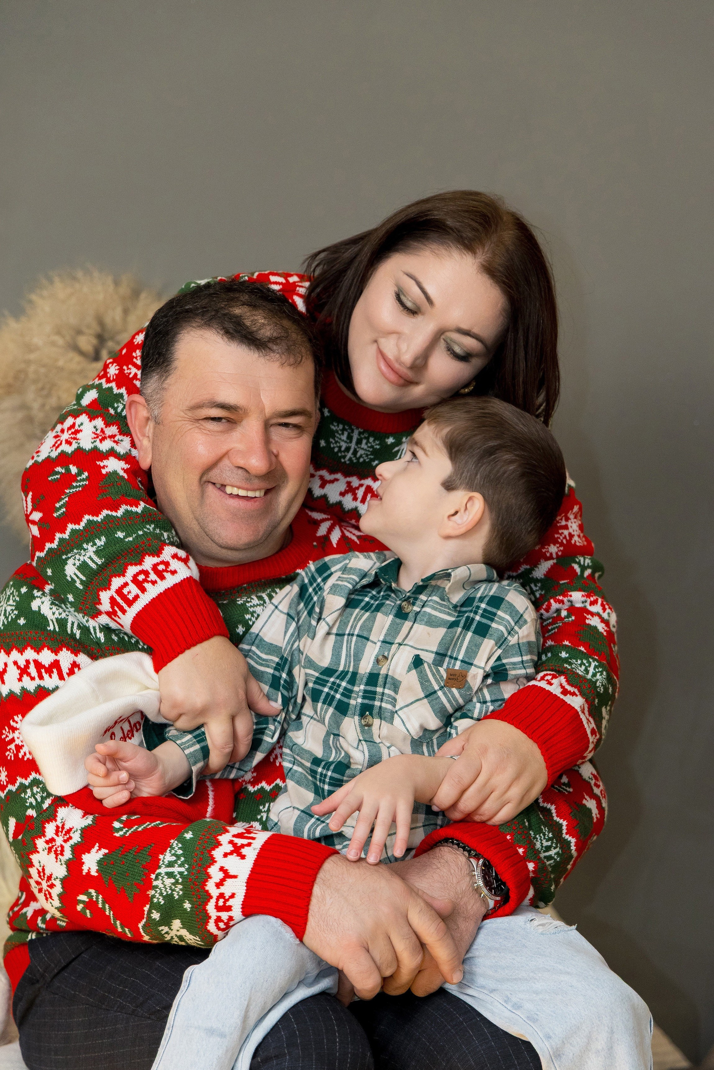 Амина с семьёй. Свадебный и семейный фотограф в Каспийске Алёна Нурмагомедова