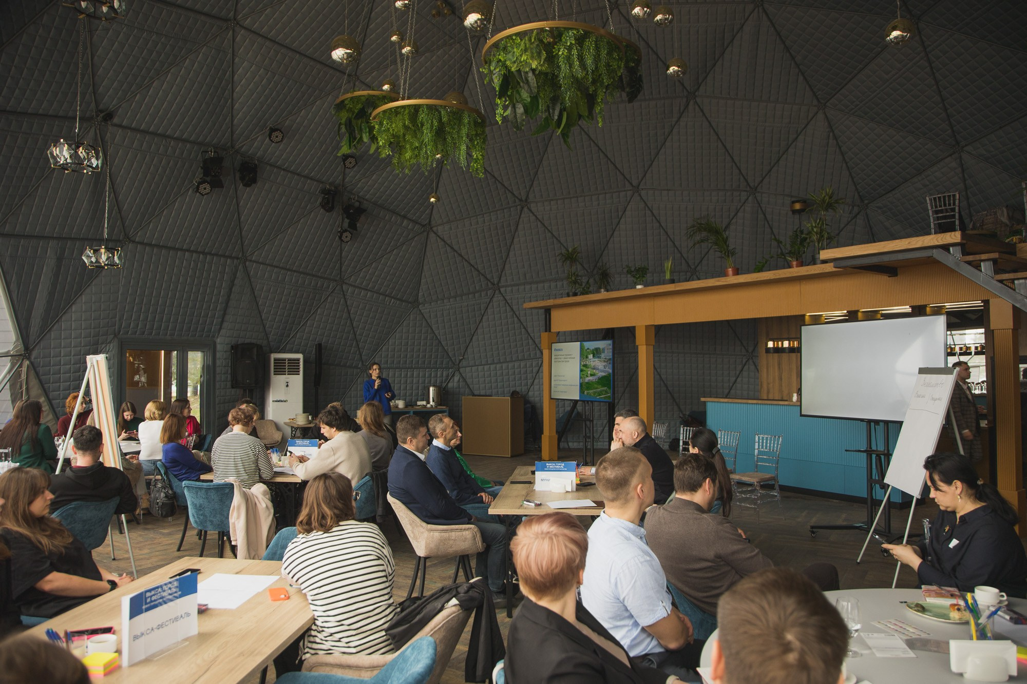 Стратегическая сессия Выкса-фестиваля. Фотограф городских и семейных событий Артем Карпухин