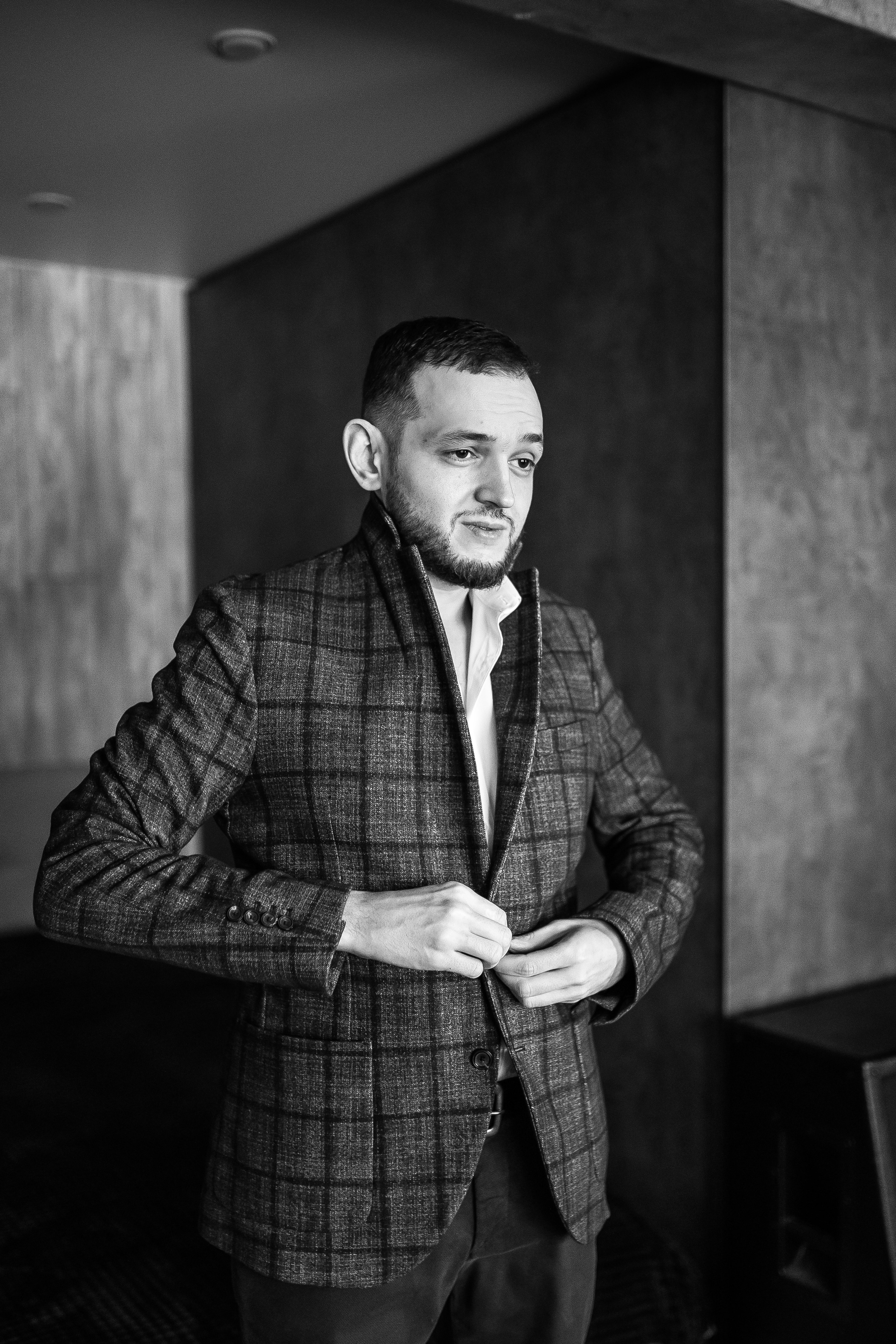 Свадьба Полины и Сергея (сборы жениха). Портретный фотограф Юлия Красноперова в Барнауле/Заринске