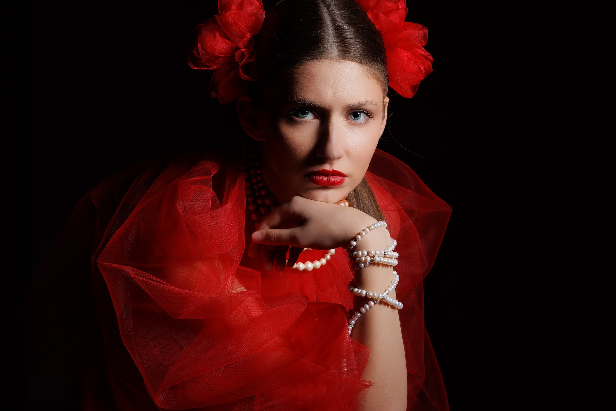 Модель: Ольга Громова. Сессия для журнала "Дорогое удовольствие". Продюсер/стилист: Анна Добрынина. Макияж: Ярослава. Авторские украшения: Светлана Афанасьева. Дизайнер одежды: bra.lika. Фотосессия в Efimov Studio. Портретный фотограф во Владивостоке Сергей Ефимов. #СергейЕфимовФото