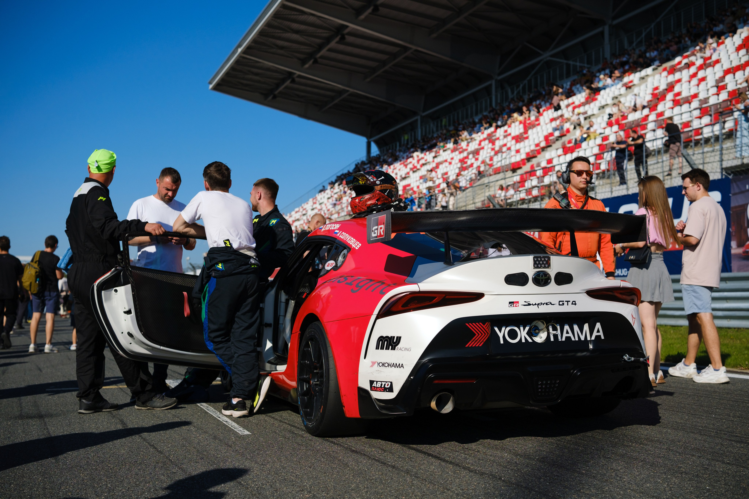 Российская серия гонок на выносливость. Авто и мотоспорт — фотограф Антон Медведев iCoguar