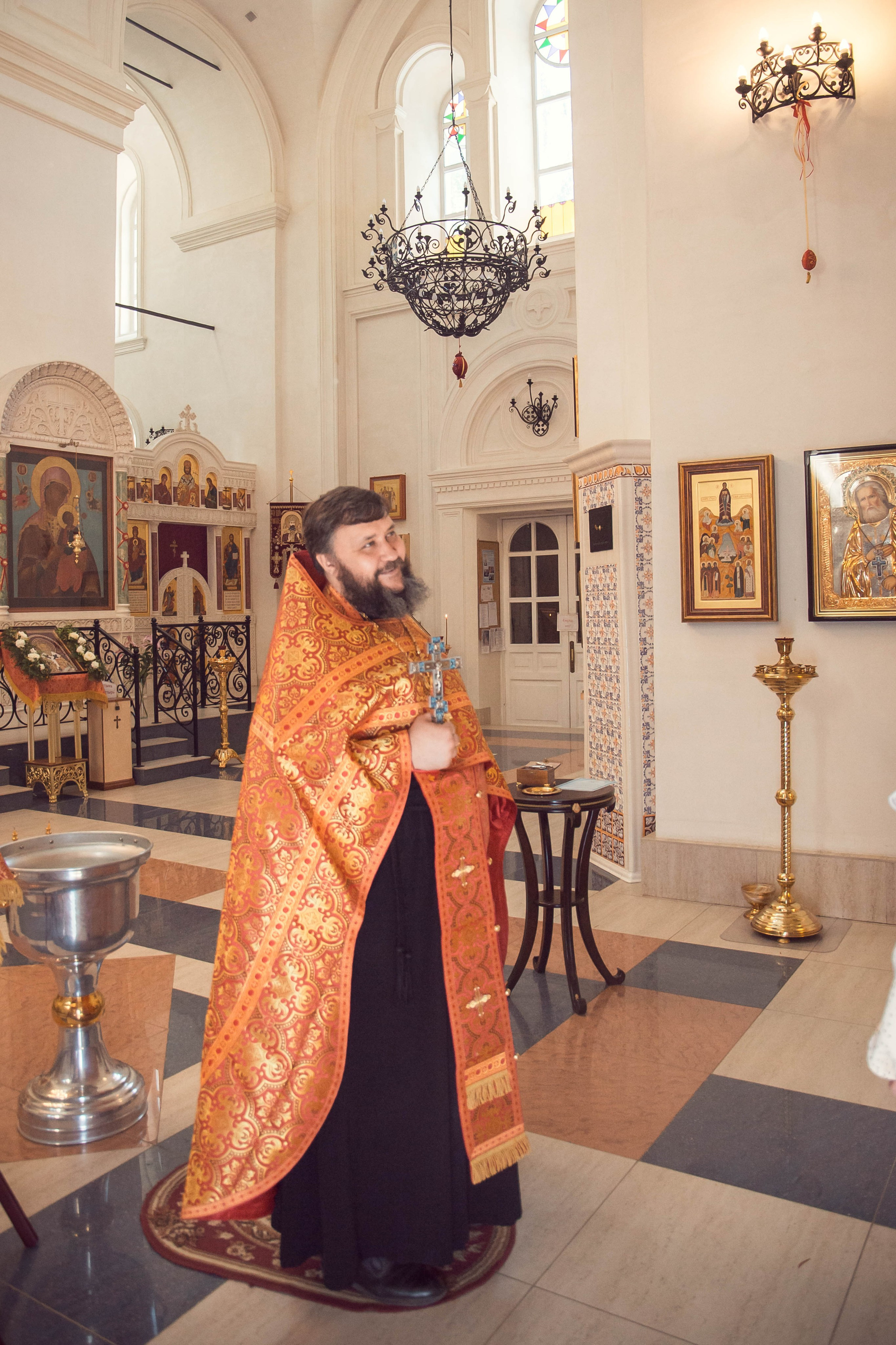 фотограф в храме Юлия Щедрина. Батюшка Владимир 