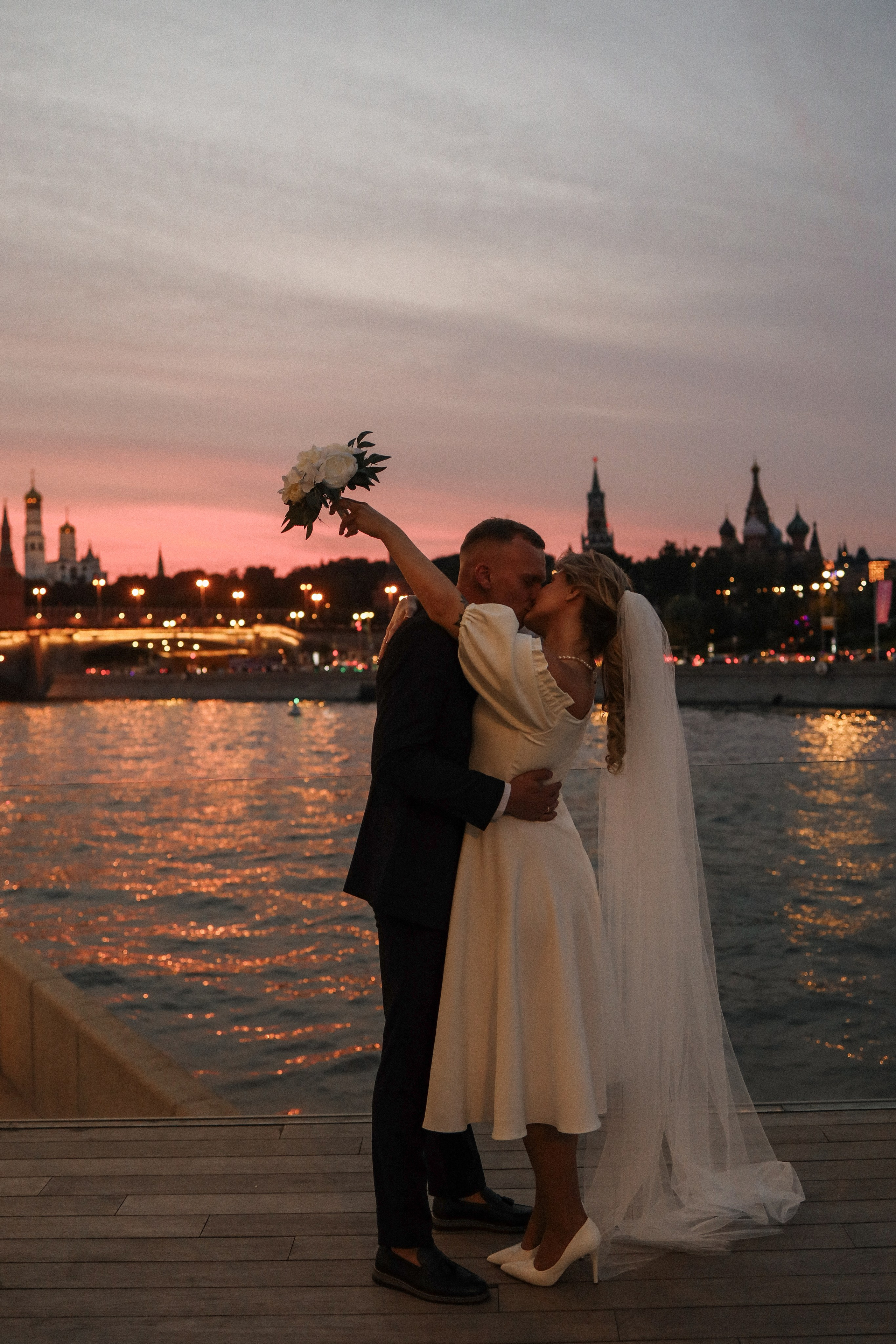 М. + Л.  Роспись в МФЦ, прогулка по ночной Москве. Семейный и lovestory фотограф в Москве Светлана Коняхина