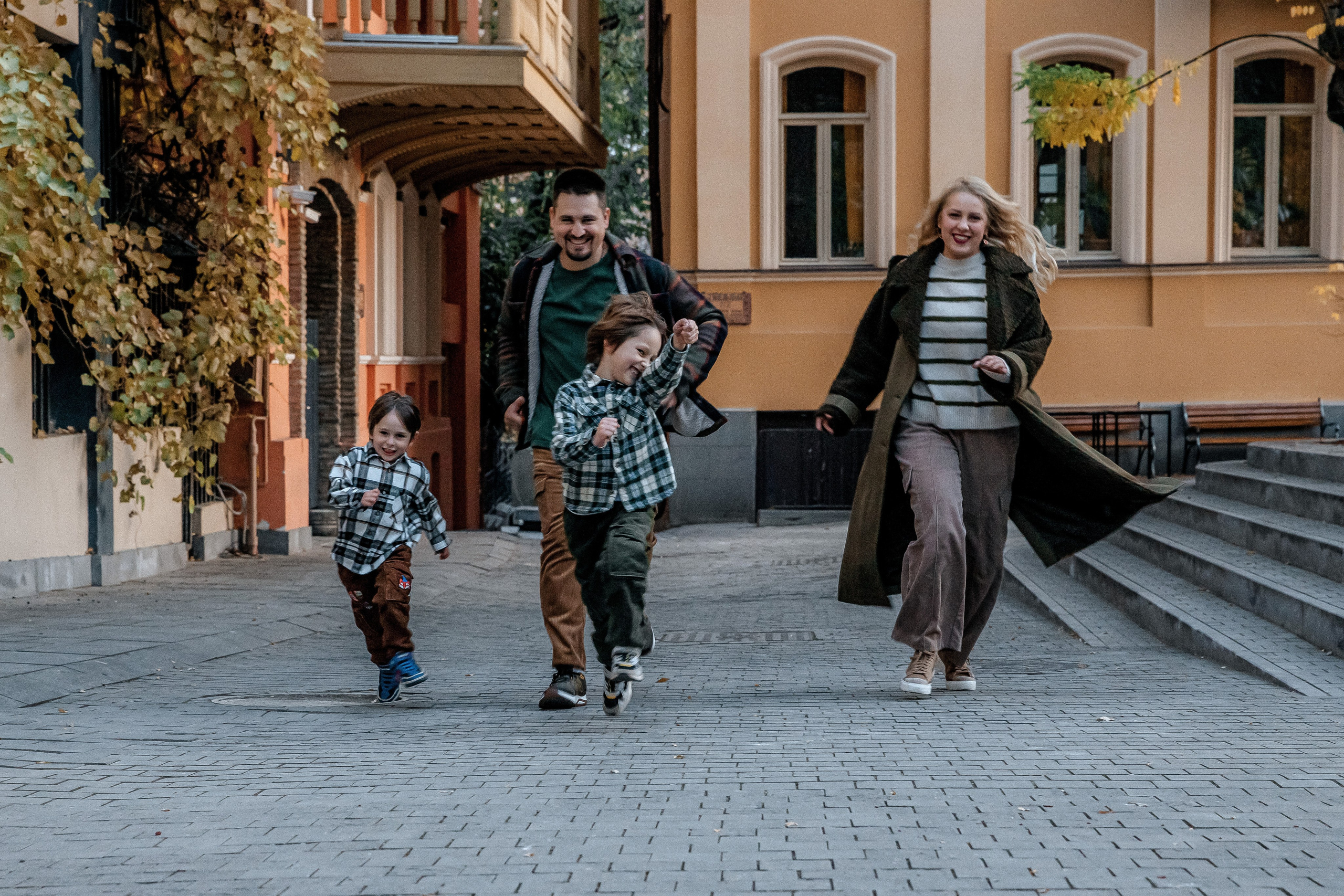 Парная семейная фотосессия в Грузии Тбилиси. Свадебный фотограф Грузия Тбилиси