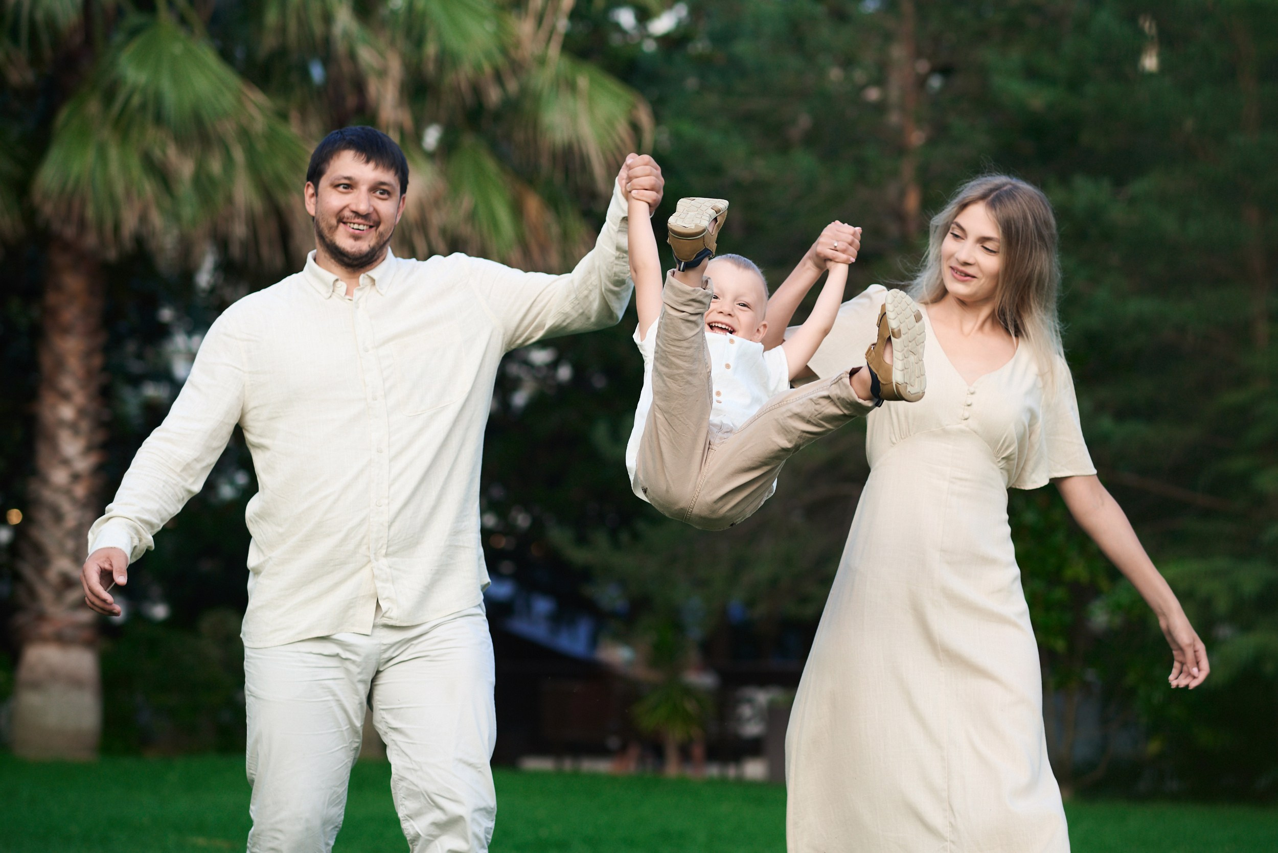 Семейные фотосессии в Сочи, Адлере, Сириусе, Красной поляне от профессионального фотографа. Фотограф для женщин и мужчин, контента для бизнеса в Сочи, Адлере, Красной поляне, Розе Хутор