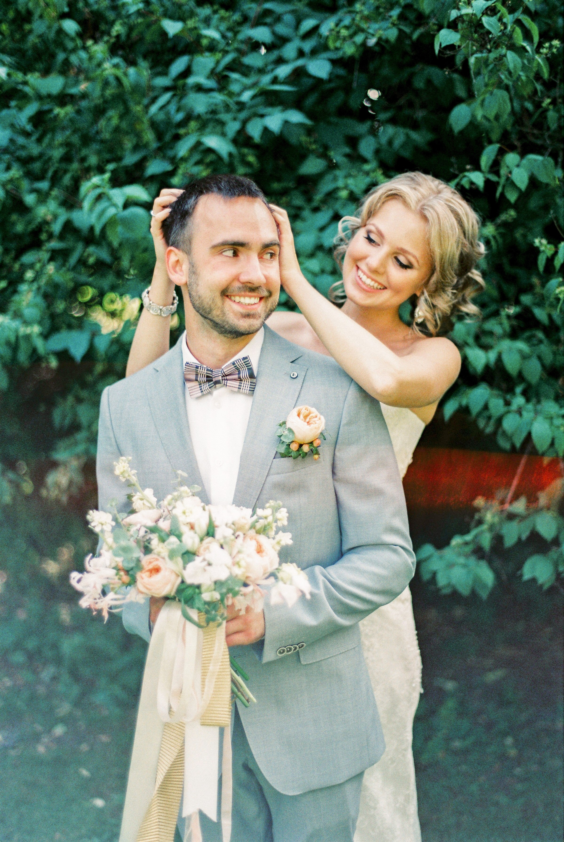 Свадебная прогулка на плёнку в Аптекарском огороде, свадебный фотограф Москва