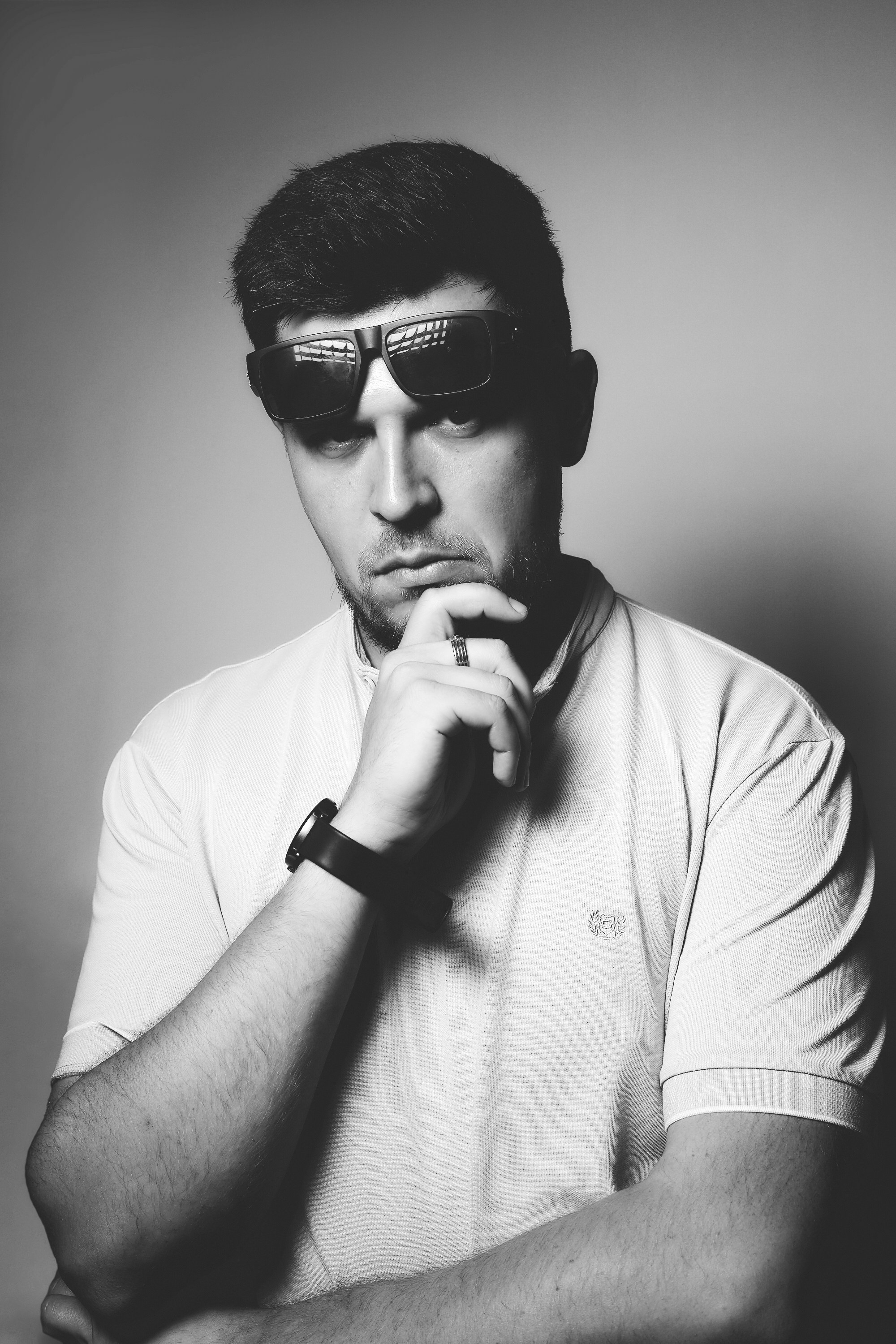 У меня дома (ЧБ)