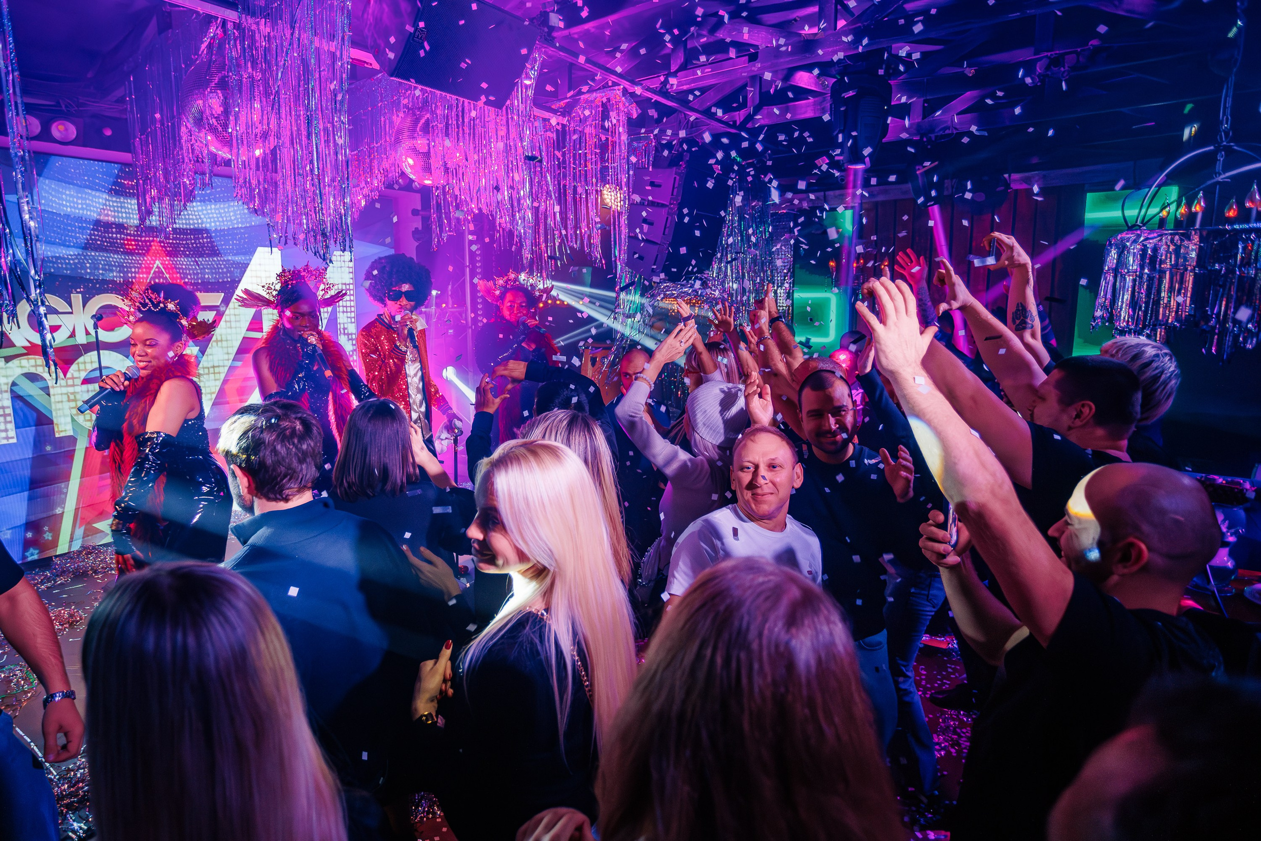 «Magic of BONEY`M «_Чайка на пляже_Ялта_06.12.2025 г. Аминов Руслан | Фотограф