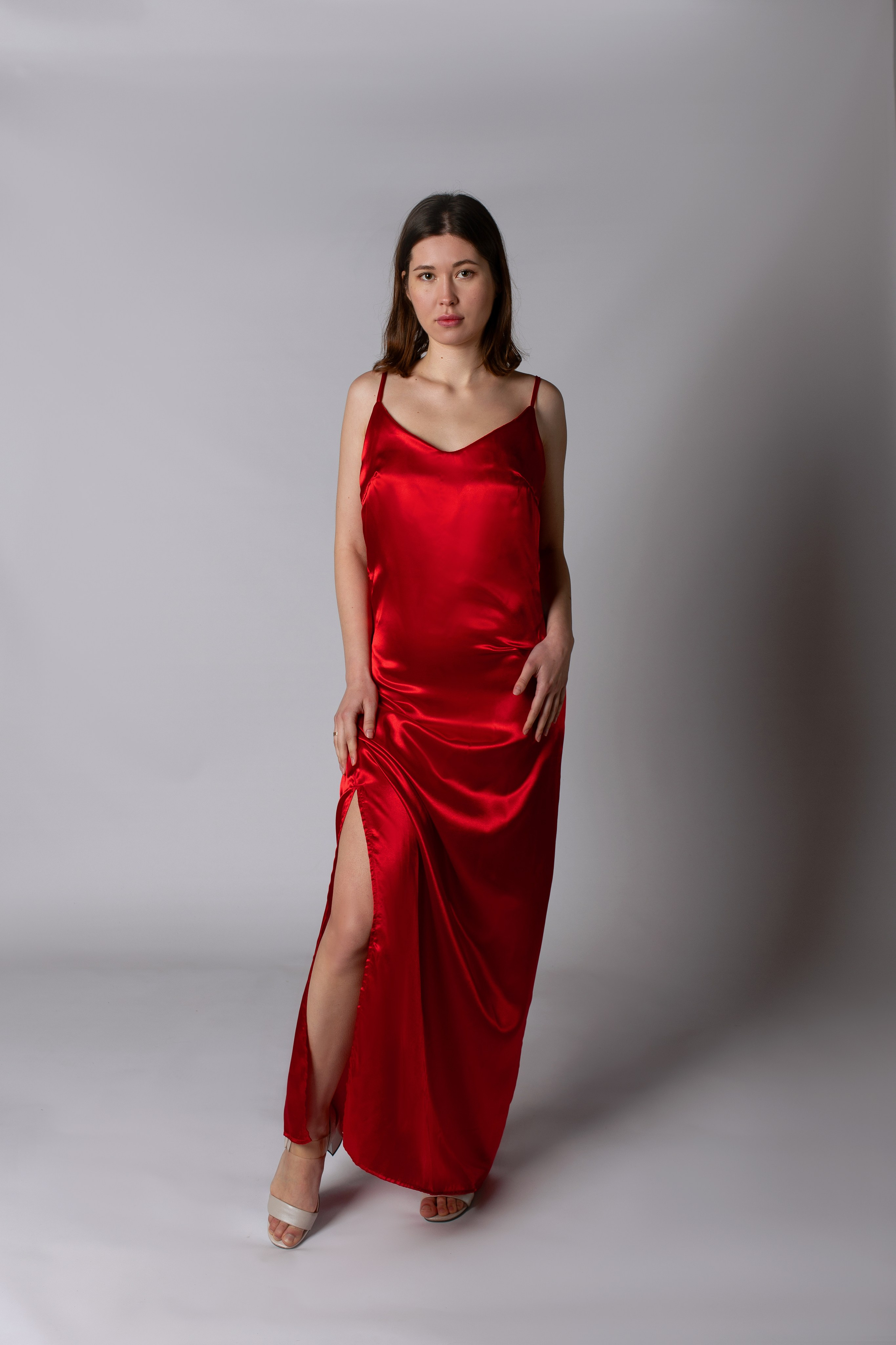 Красное платье в бельевом стиле напрокат в Севастополе