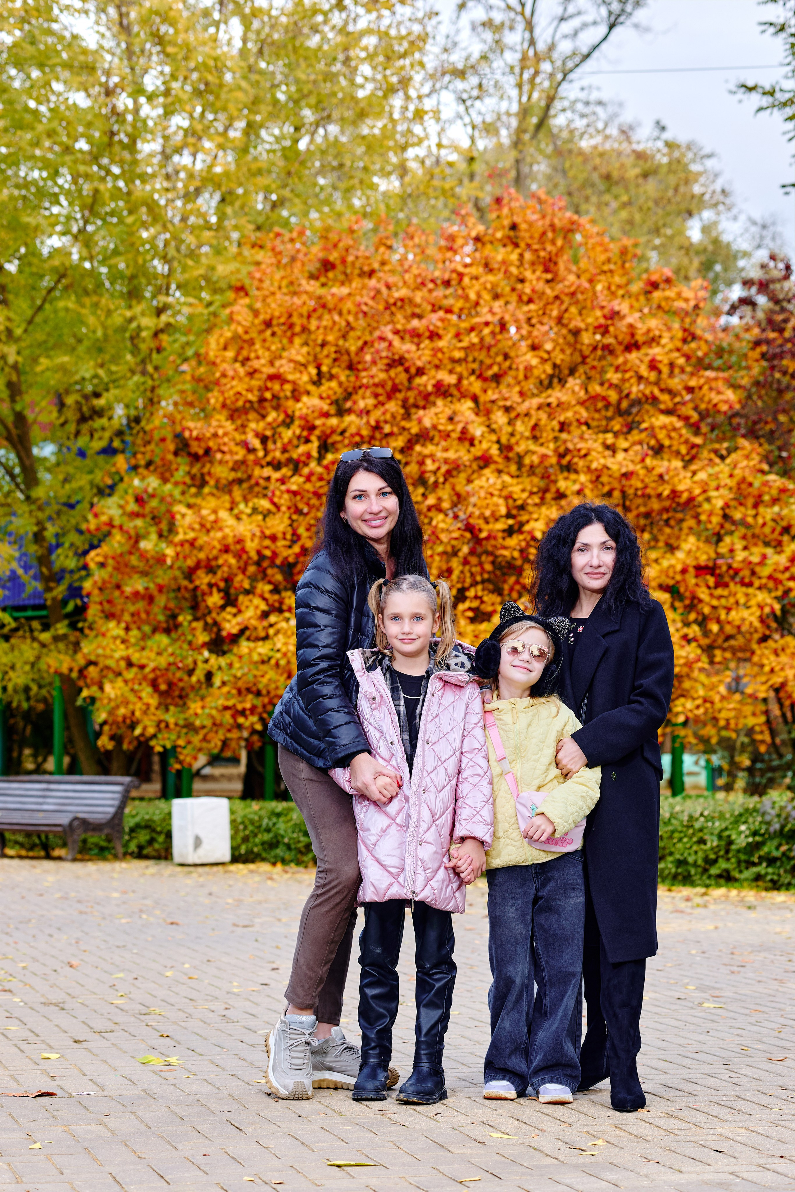 Прогулка в парке классом. Фотограф Выпускные альбомы Таганрог Сергей Коробченко