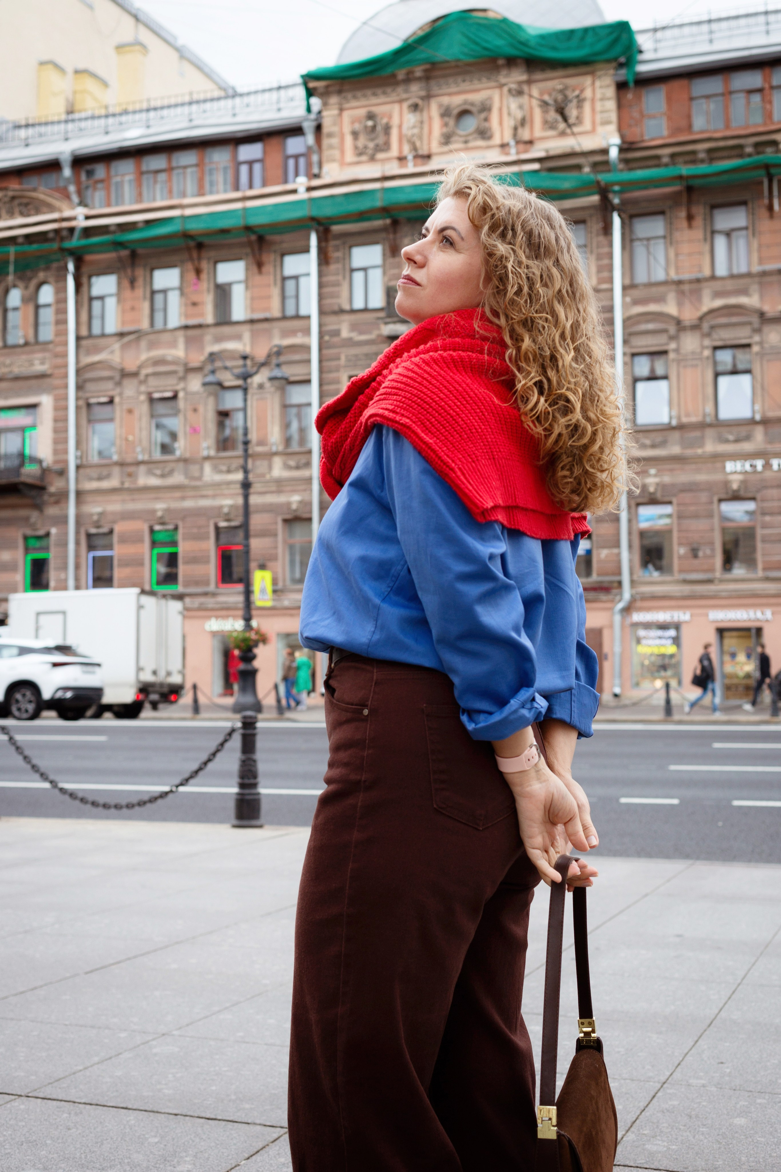 Фотосессия в СПб и книжном магазине Подписные издания. Портретные фотосессии, контент-съемки, репортаж