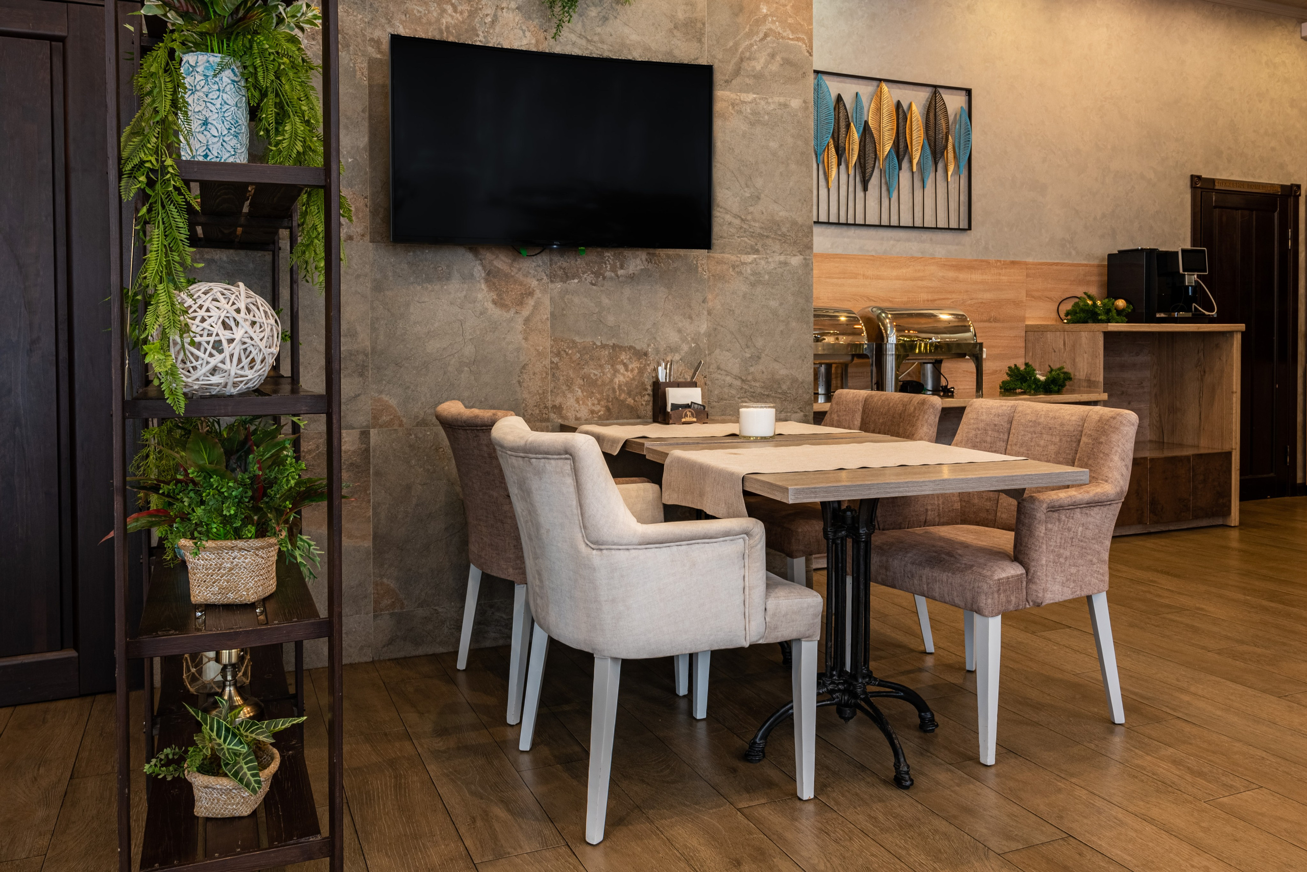 Интерьер. Отель бассейн и ресторан. Предметный фотограф, фото для маркетплейсов Пятигорск, КМВ