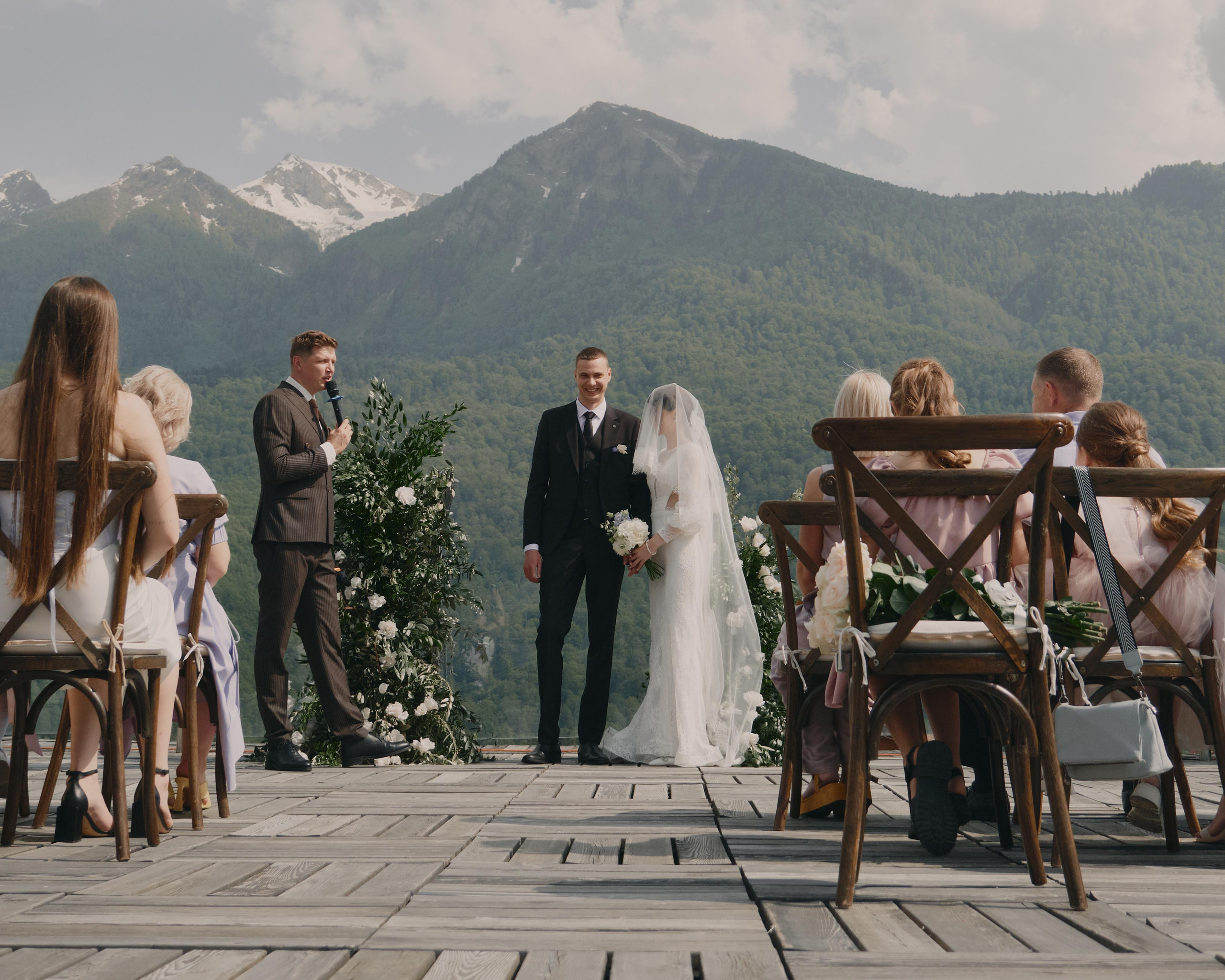 Камерная свадьба на Красной Поляне. Семейный и свадебный фотограф в Краснодаре