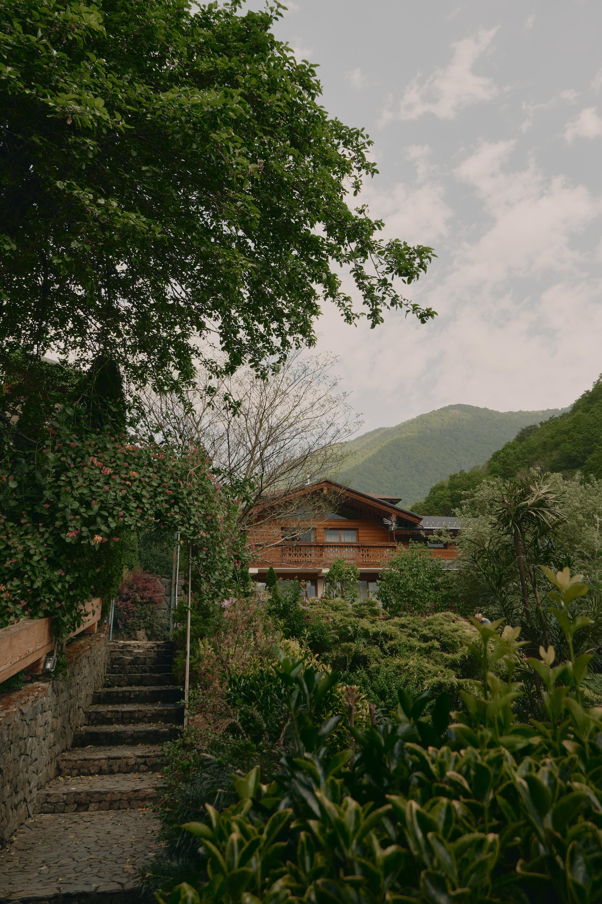 Юрий и Александра. Камерная свадьба в горах. Семейный и свадебный фотограф в Краснодаре
