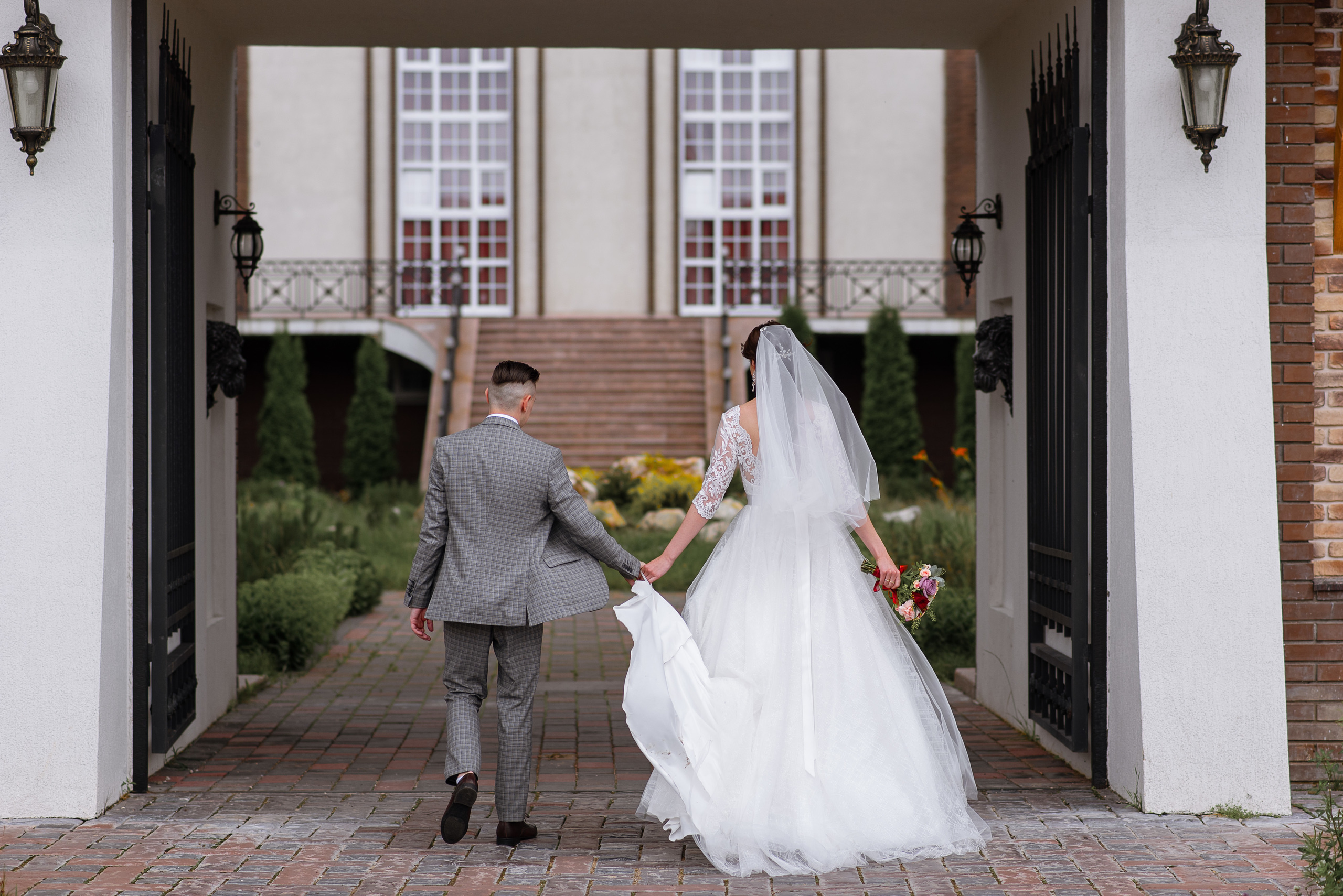 Локация для красивой свадебной прогулки в городе Клин. Свадебный фотограф, видеограф в Клину, Москве, Зеленограде, Калабушкин
