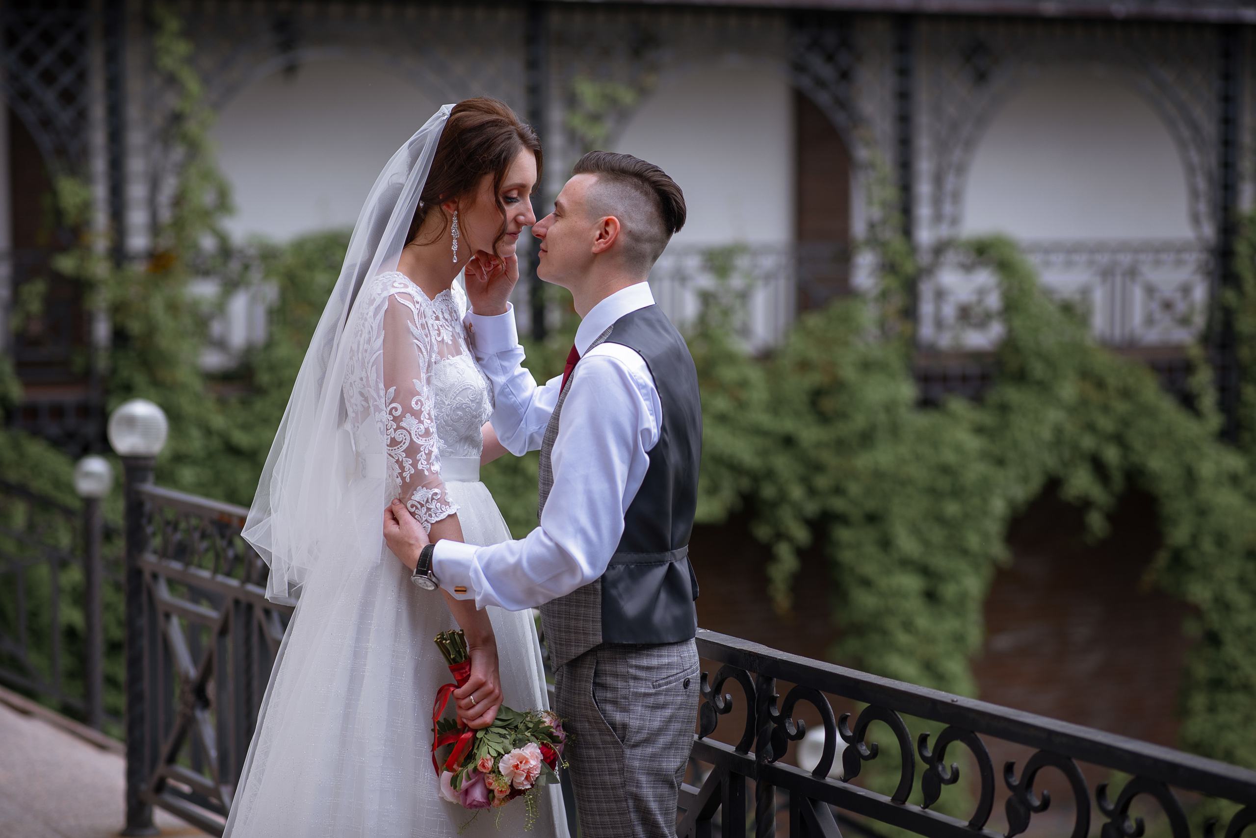 Локация для красивой свадебной прогулки в городе Клин. Свадебный фотограф, видеограф в Клину, Москве, Зеленограде, Калабушкин