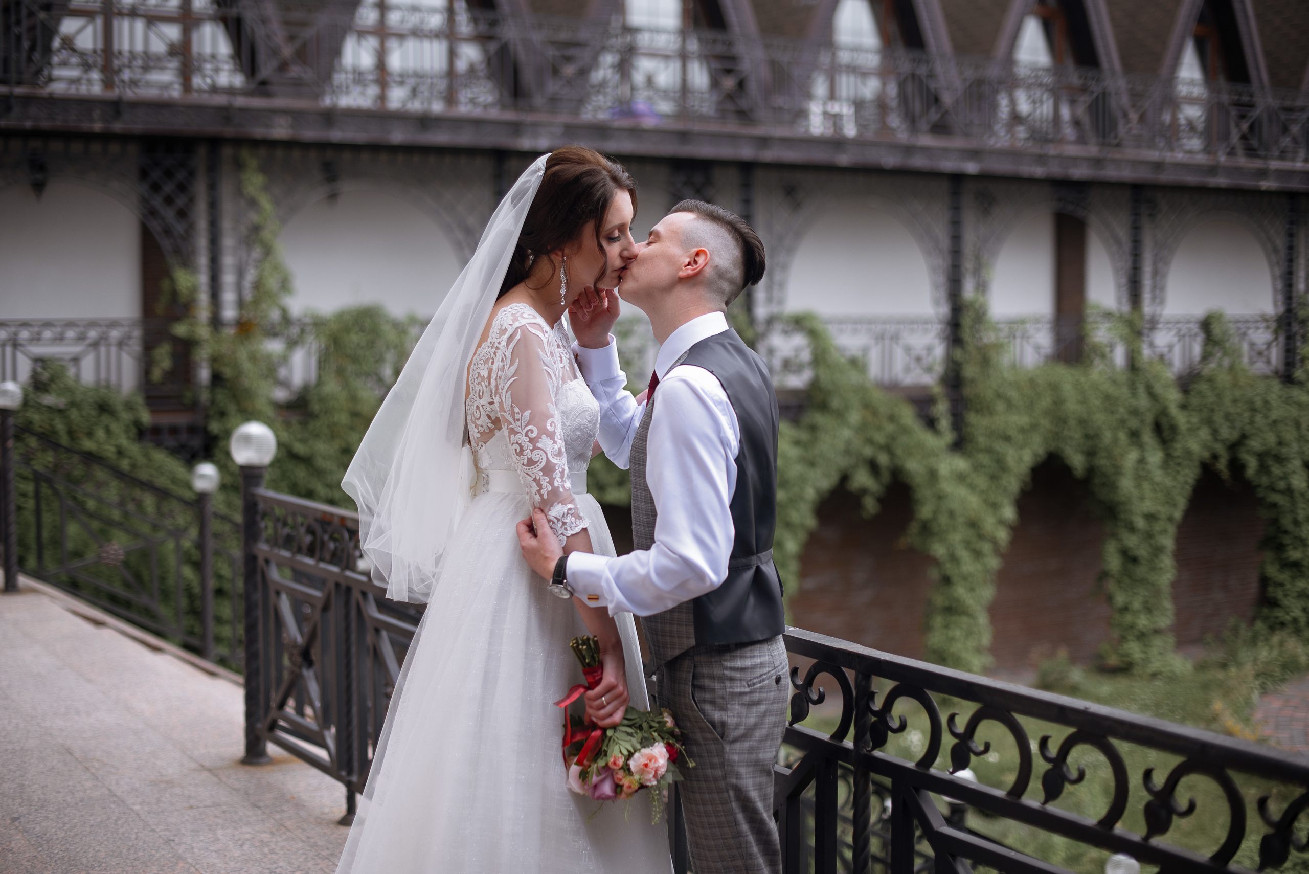 Локация для красивой свадебной прогулки в городе Клин. Свадебный фотограф, видеограф в Клину, Москве, Зеленограде, Калабушкин