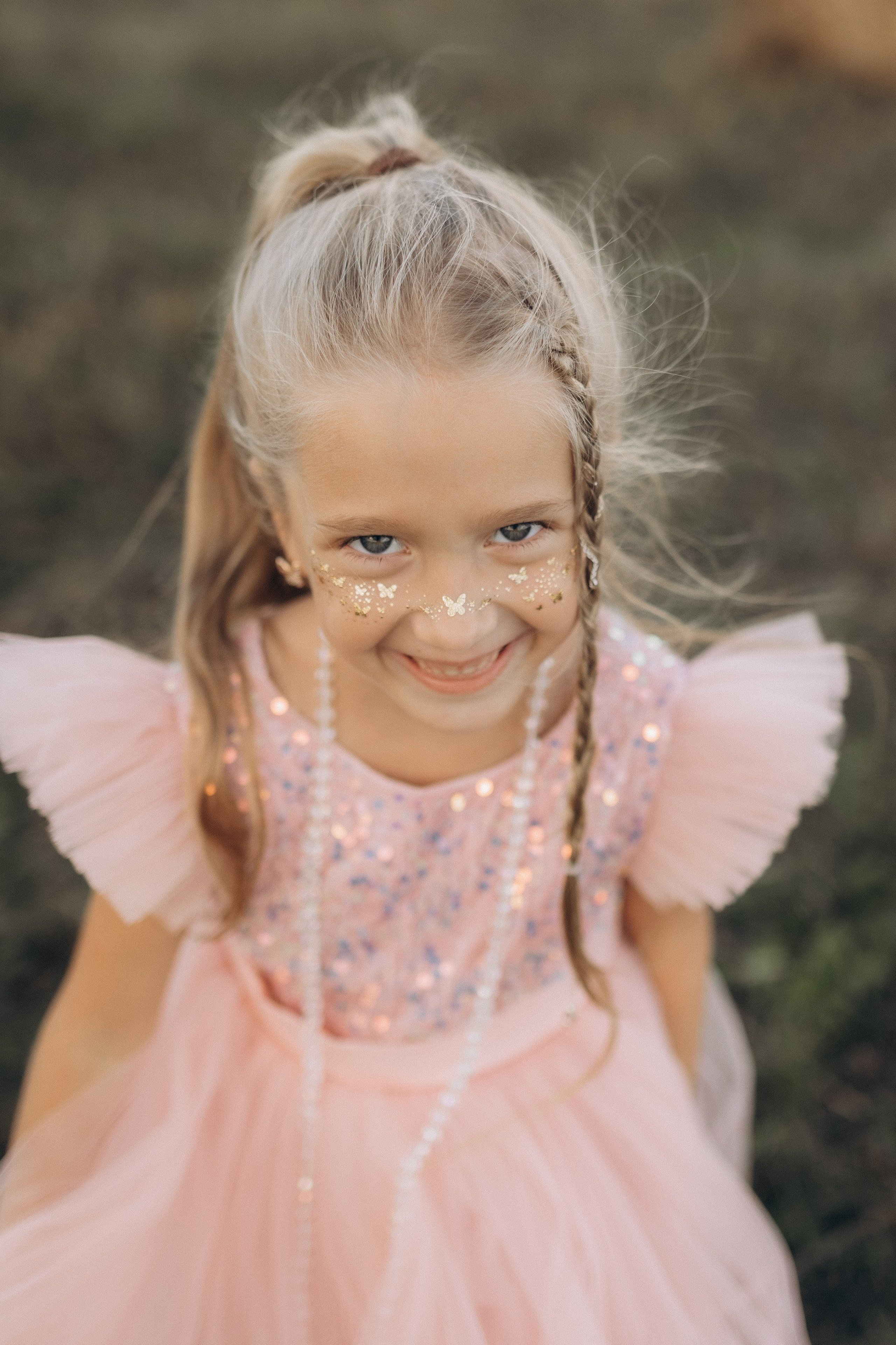 Вика и Миша на сене. Семейный фотограф lifestyle в Новосибирске Елена Шпилевая