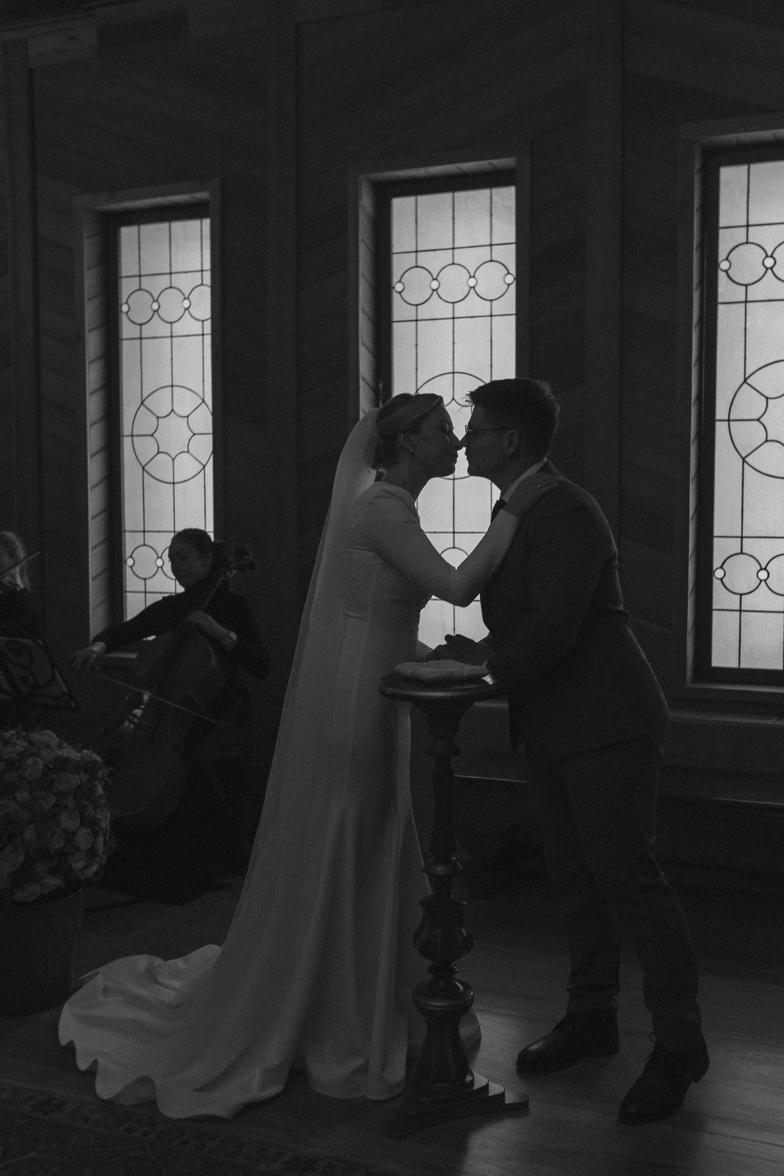 Свадебная фотосессия в Коломенском. Дворец царя Алексея Михайловича. Свадебный фотограф в Москве Мария Крош