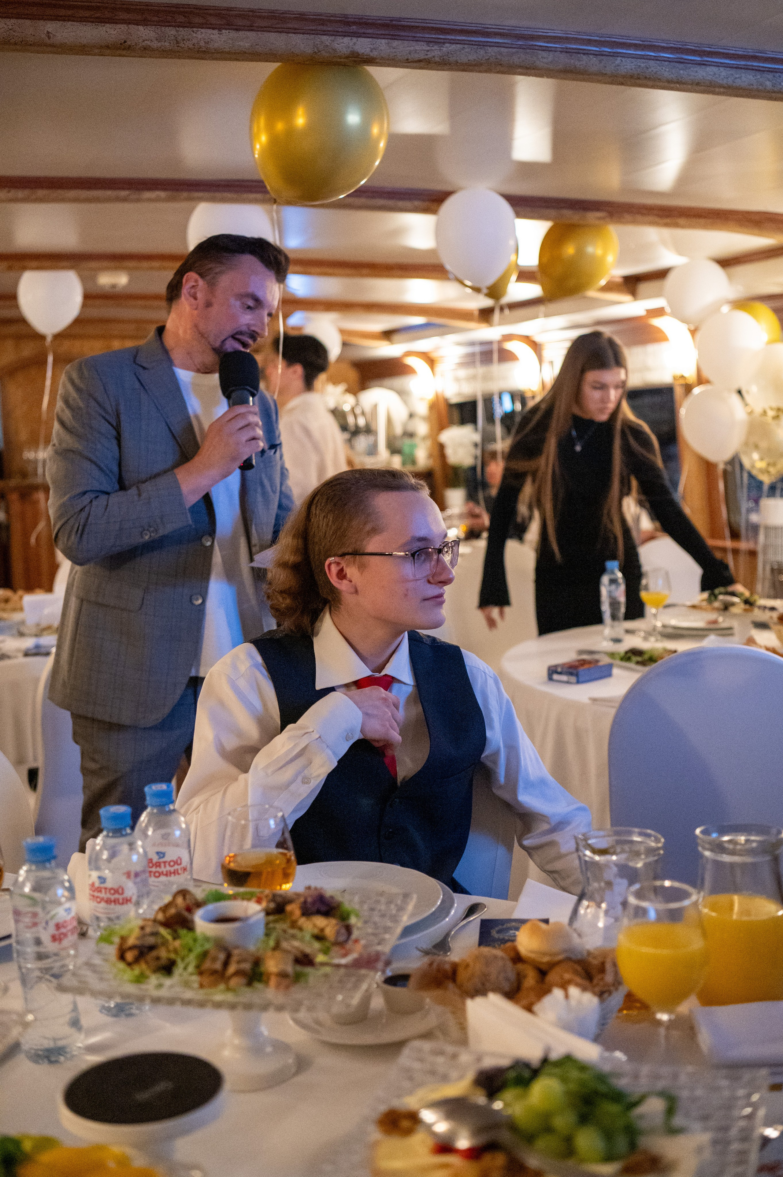 Выпускной вечер 11 класс на теплоходе. Детский и семейный фотограф г. Москва Оксана Катаджи