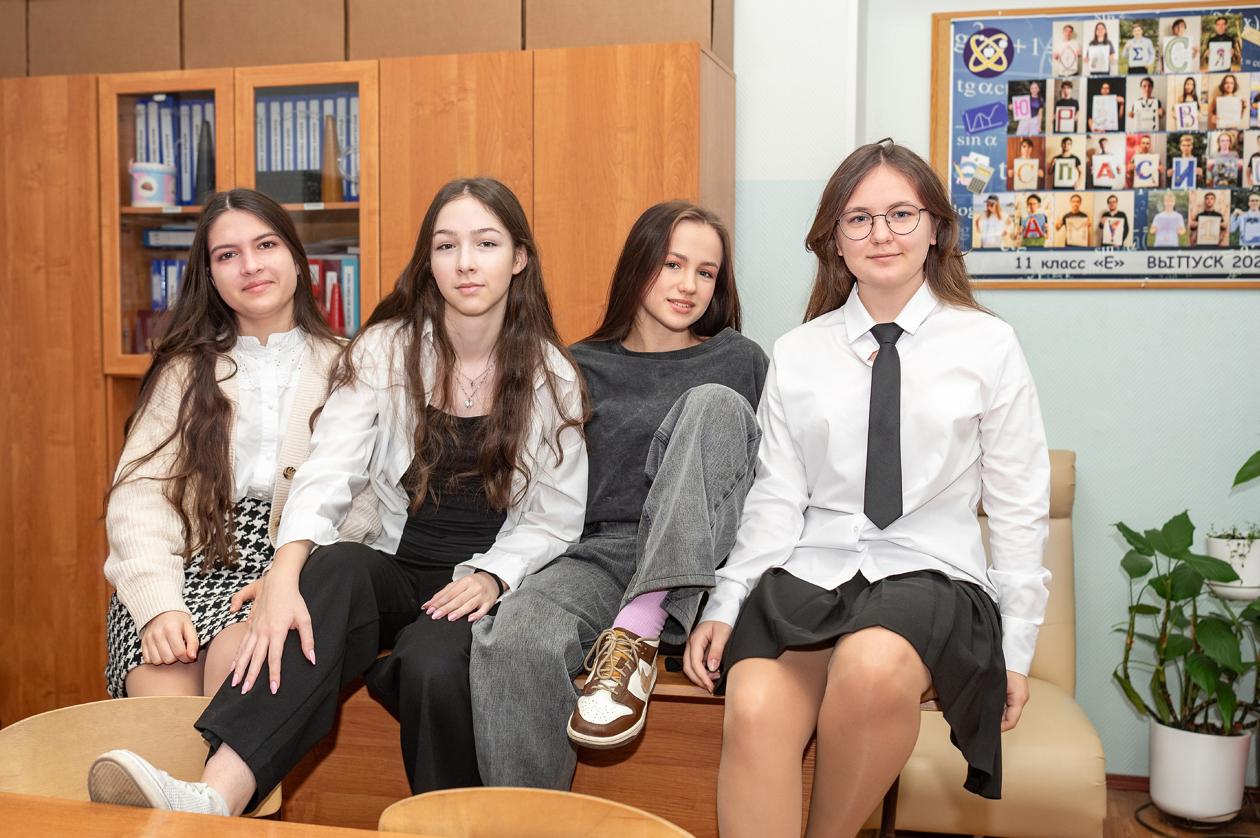 Фотосессия в классе и на территории школы. 9-М класс Школа 1568. Детский и семейный фотограф г. Москва Оксана Катаджи