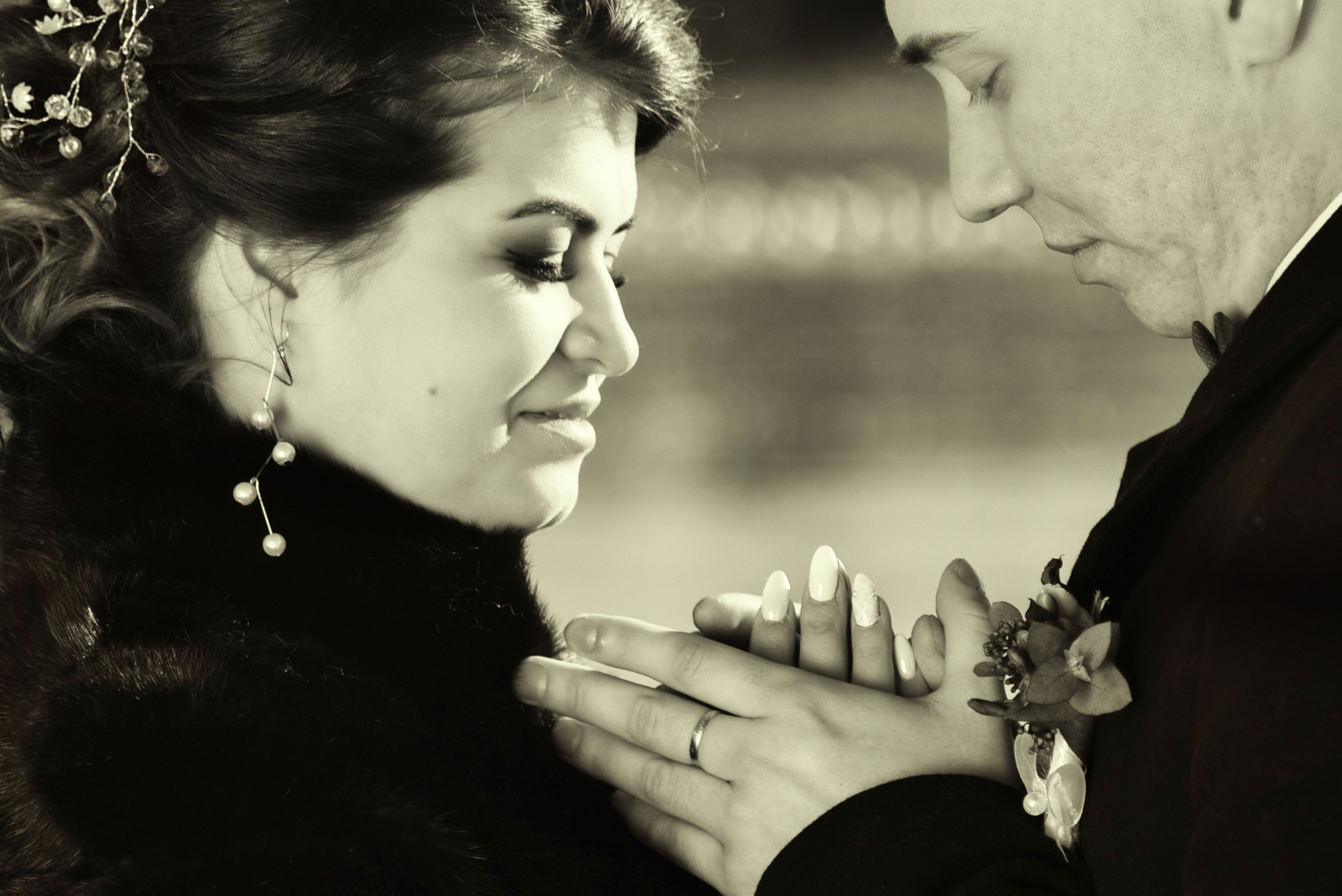 фотография семьи на фоне реки