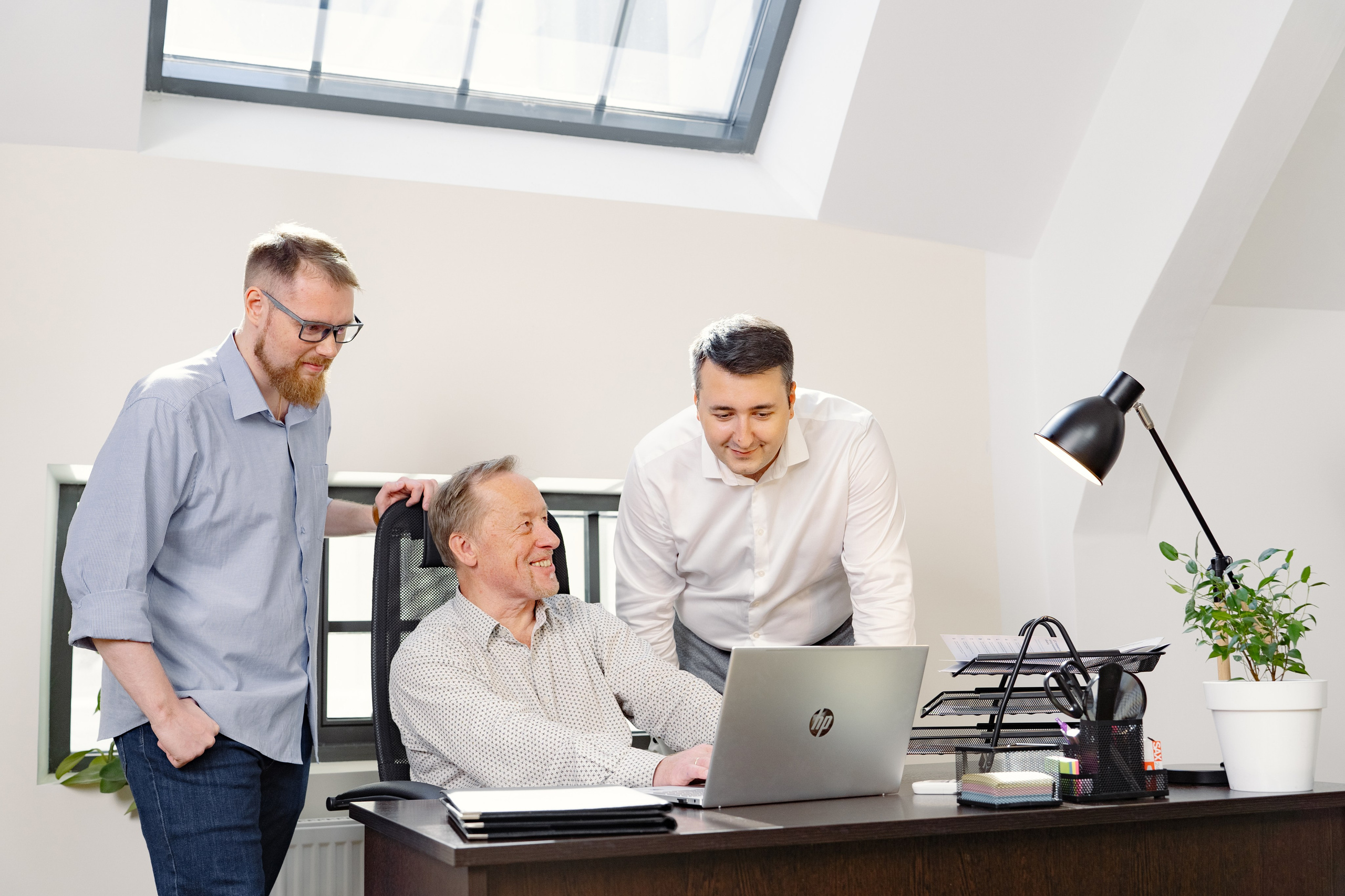 Портреты сотрудников компании в офисе. КОРПОРАТИВНЫЙ, ИМИДЖЕВЫЙ И РЕПОРТАЖНЫЙ ФОТОГРАФ МАКСИМ МЕШ