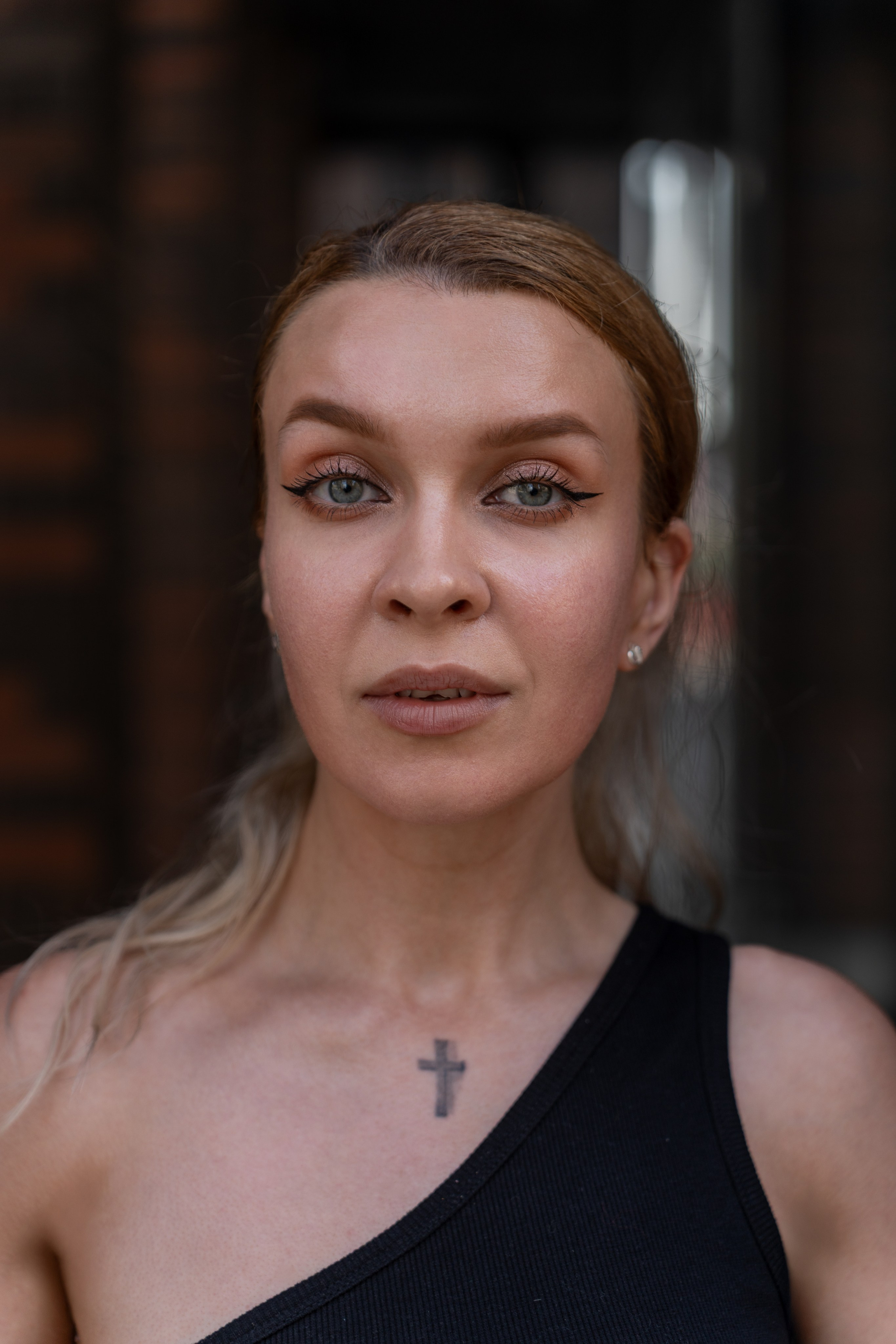 Стрит фотосессия для Анны в жилом комплексе Зил. Портретный фотограф в Москве Фарид Леонов