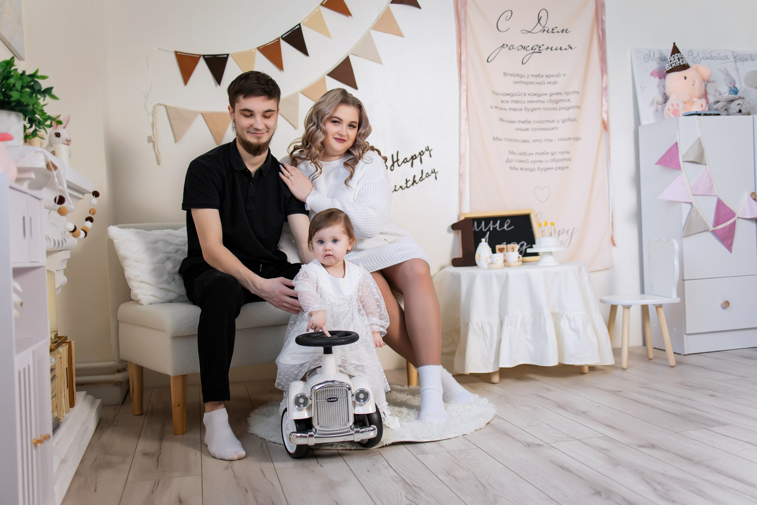 Ваши фотографии. Интерьерная фотостудия Background в Омске