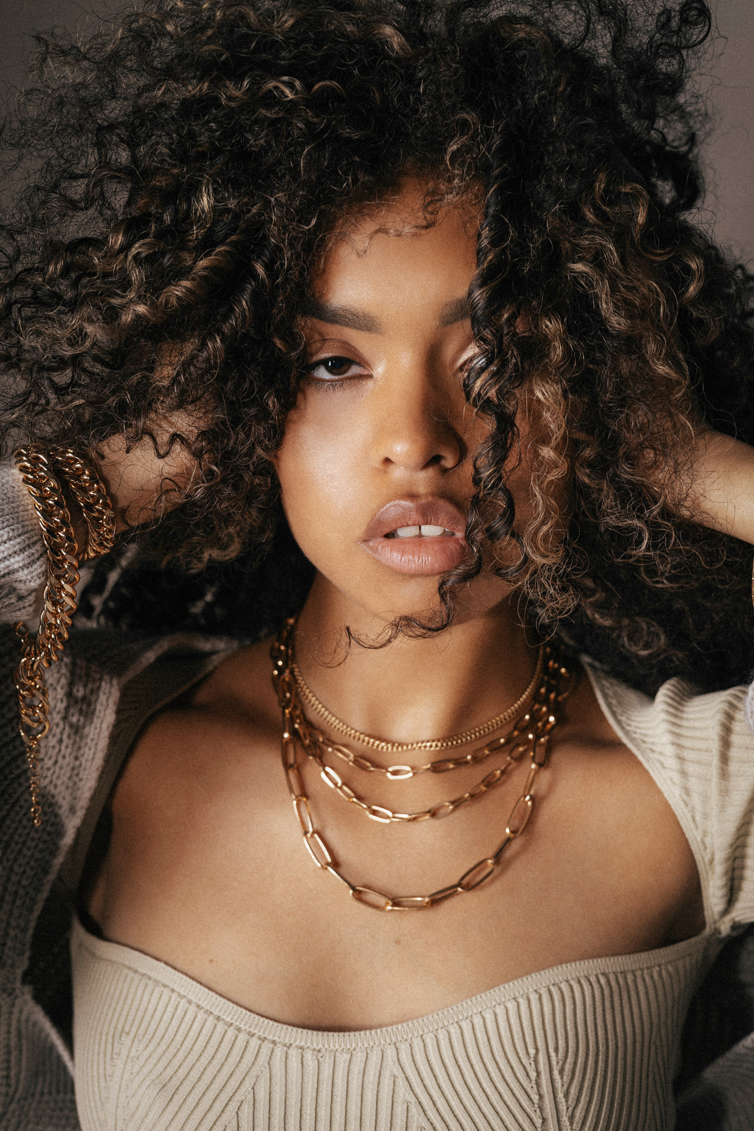 портрет, портретная съемка, фотограф Москва, портретный фотограф Москва, фотопортрет, красивые позы для фотосессии