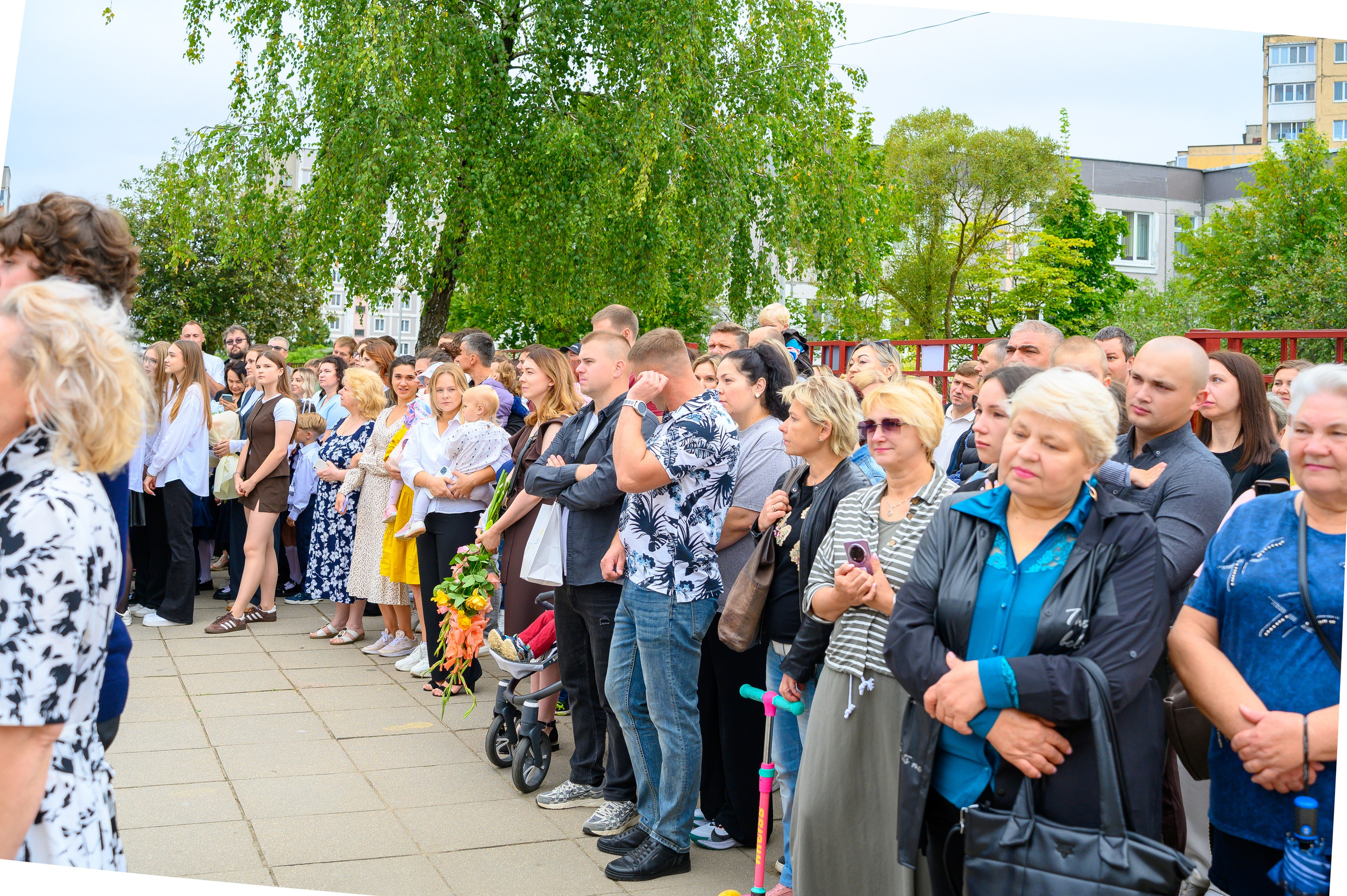 Вот звучит первый звонок, перед этим долгое приготовление к новому этапу в жизни, Яромир идет в школу. Фотоуслуги, услуги фотографа, фотографирование важных событий