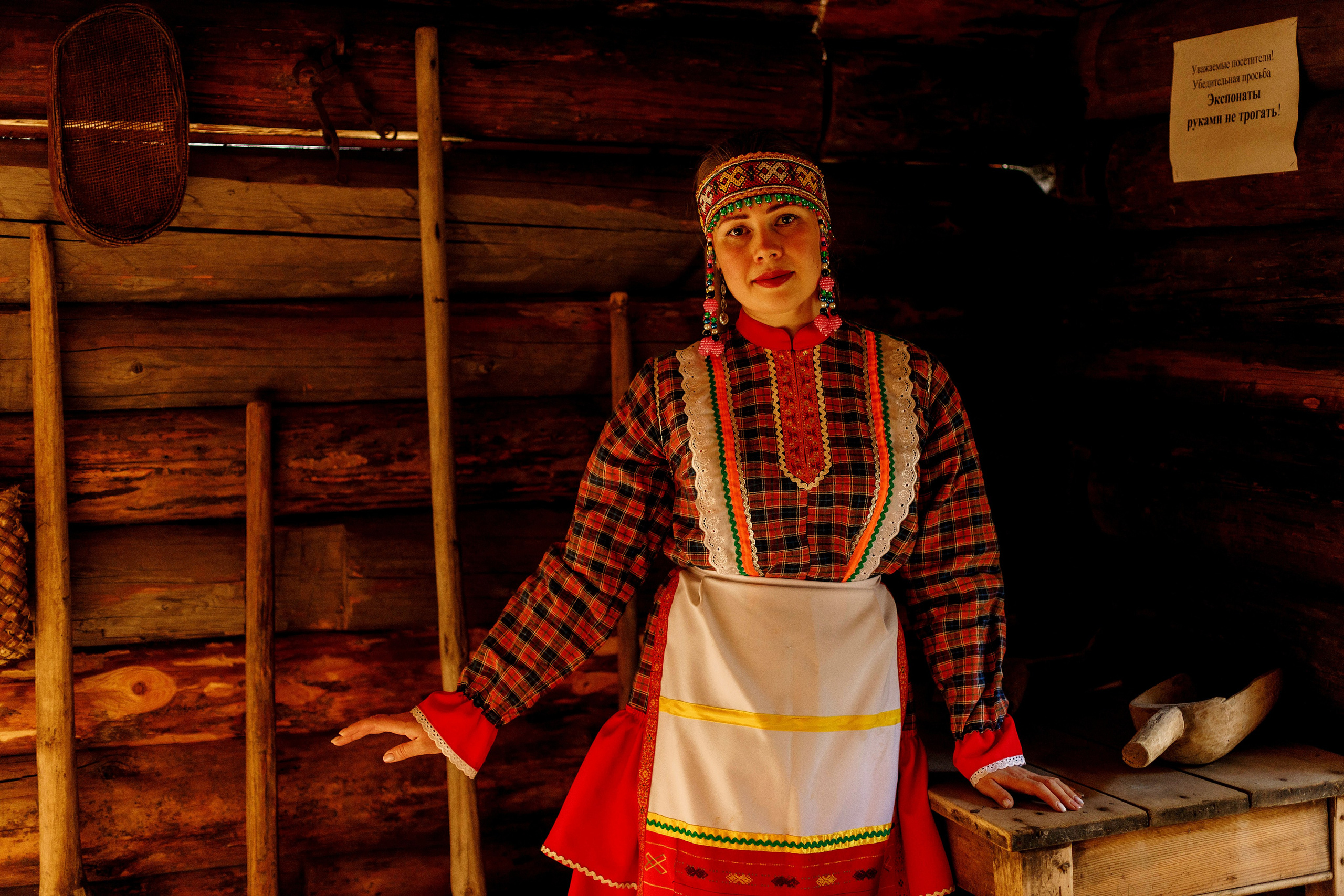 Фотосессия с Екатериной Анисимовой в Ибресинском этнографическом музее. Портретный и репортажный фотограф в Чебоксарах Андриян Чаркин