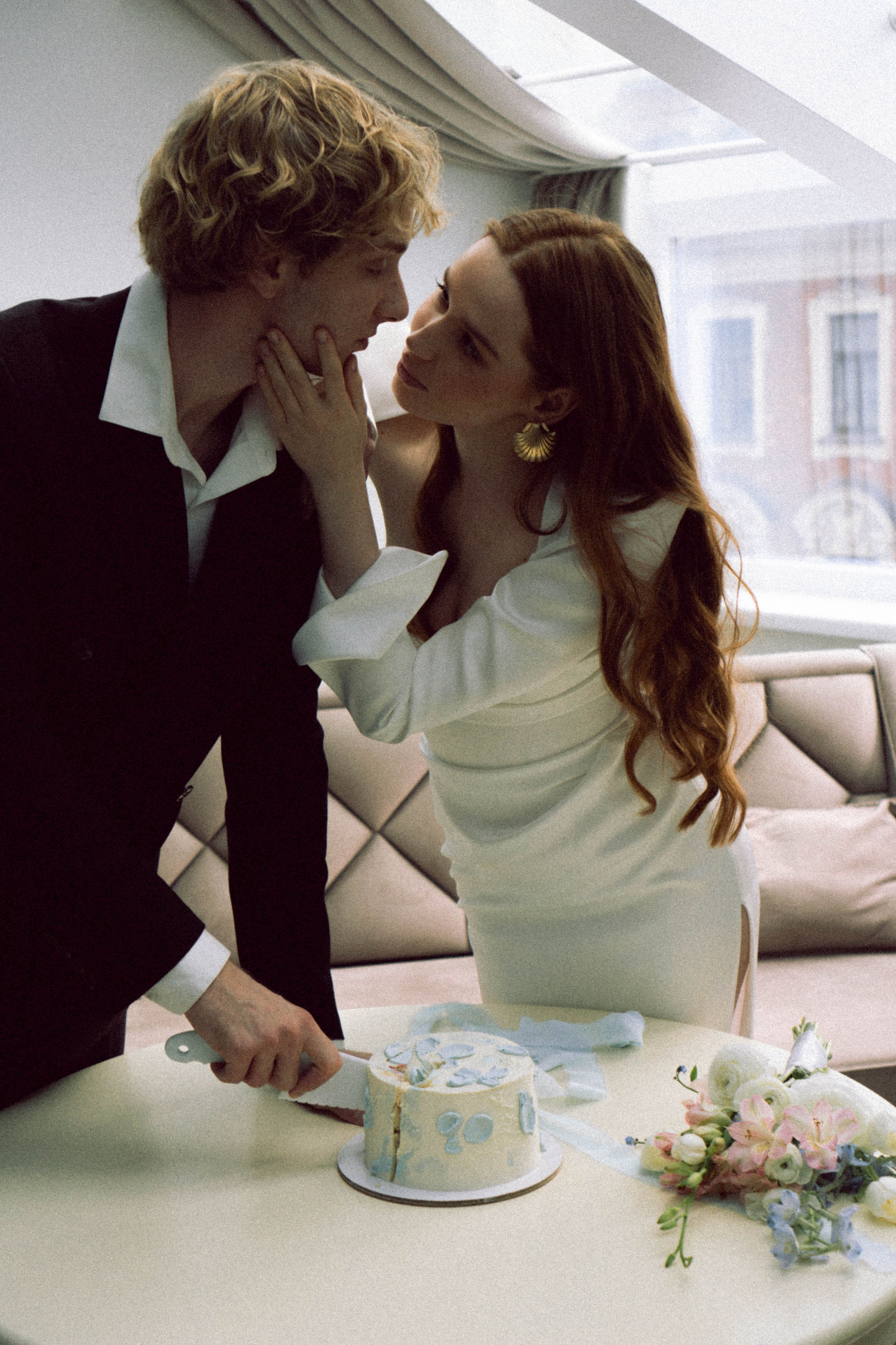 СВАДЕБНАЯ СЬЕМКА В ОТЕЛЕ. СБОРЫ ЖЕНИХА И НЕВЕСТЫ И ТАКЖЕ ТОР И ПОДГОТОВКА К ПРОГУЛКЕ. Профессиональный фотограф, Санкт-Петербург — Виктория Богомолова