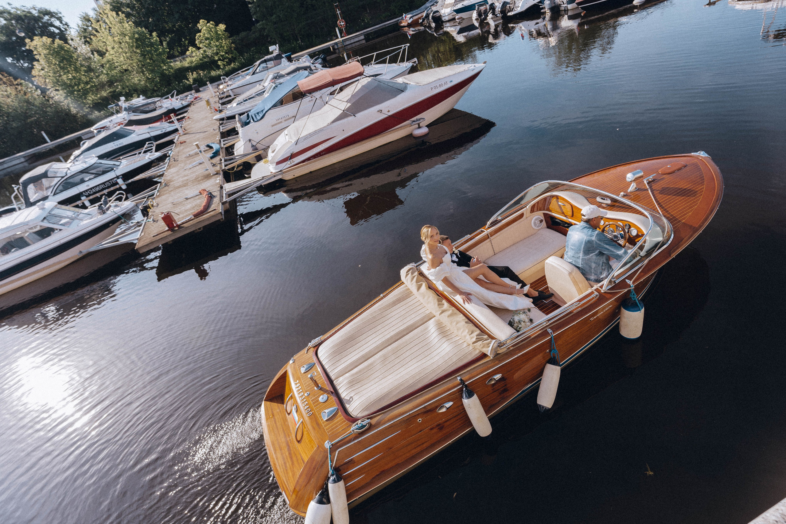 СВАДЕНБНАЯ СЬЕМКА НА КАТЕРЕ ПО КАНАЛАМ САНКТ-ПЕТЕРБУРГА И В АКВАТОРИИ НЕВЫ. Профессиональный фотограф, Санкт-Петербург — Виктория Богомолова