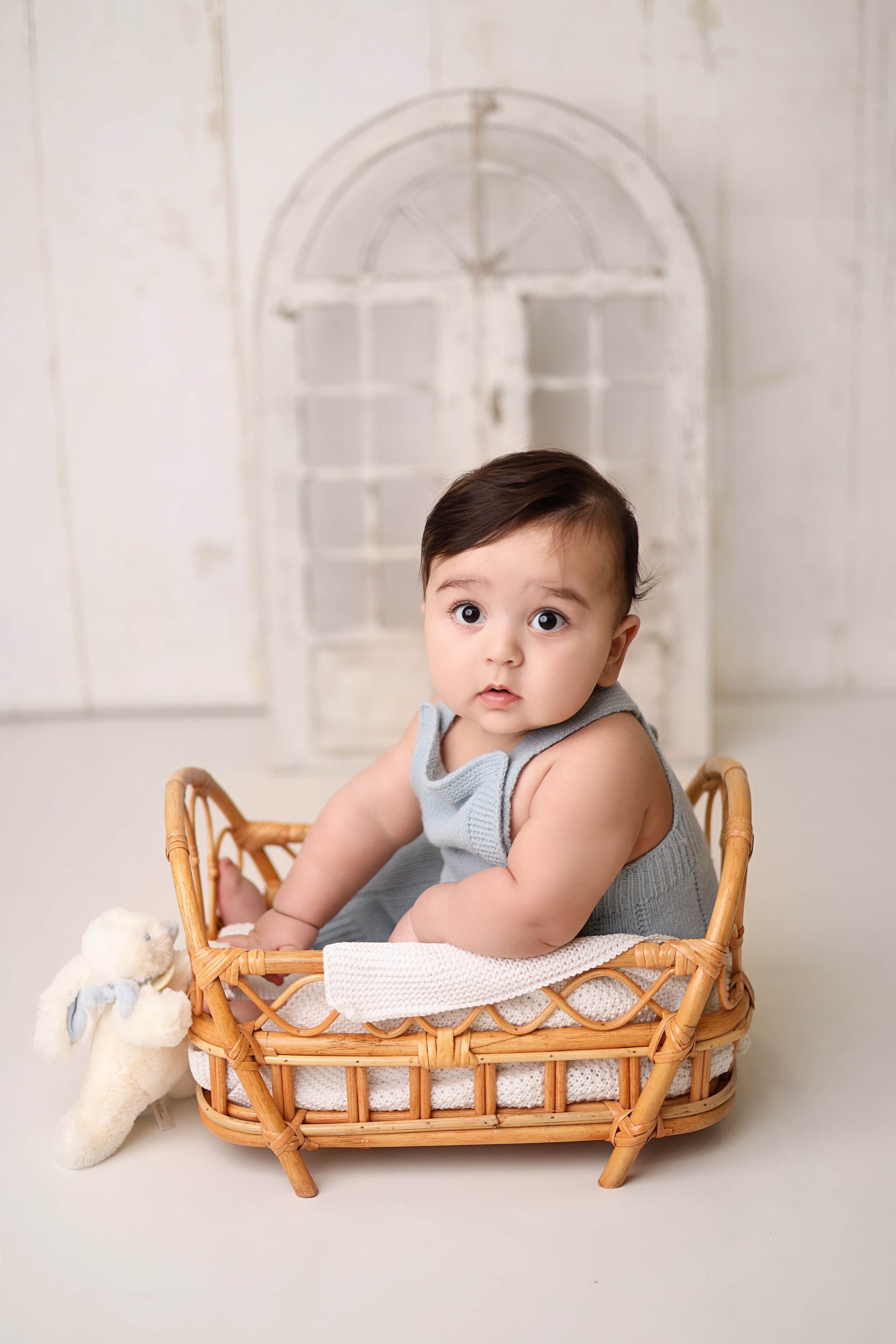 Азнавуру 6 месяцев. Фотограф новорожденных Москва. Ньюборн фотограф Москва