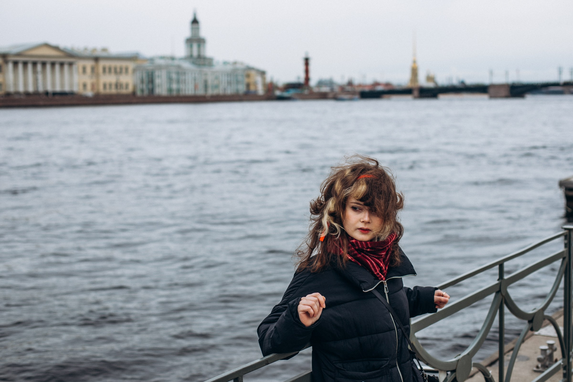 Ольга и Варвара в мае. Фотопрогулка в Петербурге. Индивидуальный и семейный фотограф в Санкт-Петербурге
