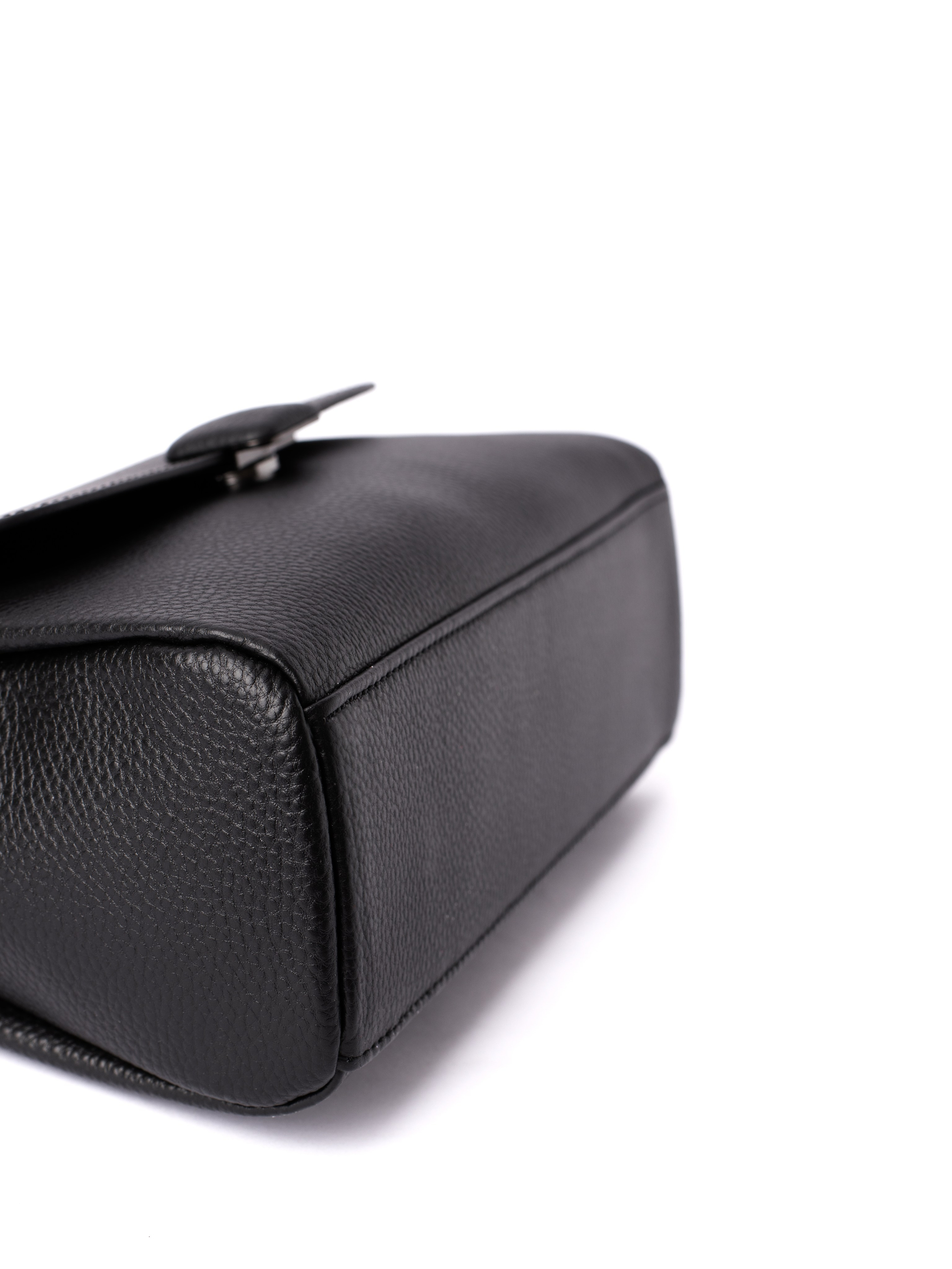 Женские сумки. Фотостудия предметной и модельной съёмки для маркетплейсов