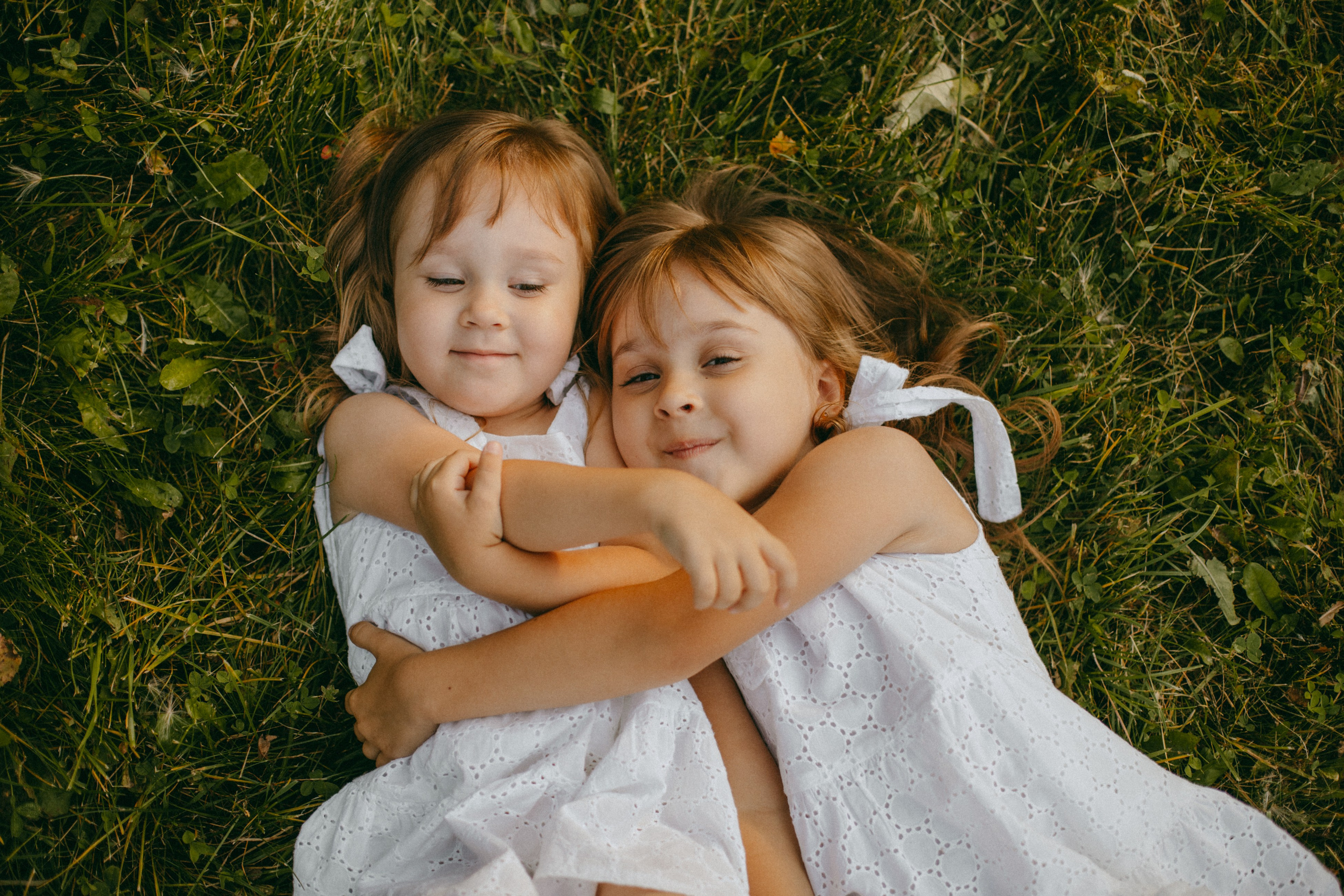 Эмма и Влада на летней прогулке с мамой. Фотограф Наталья Кургина Слюдянка Иркутск