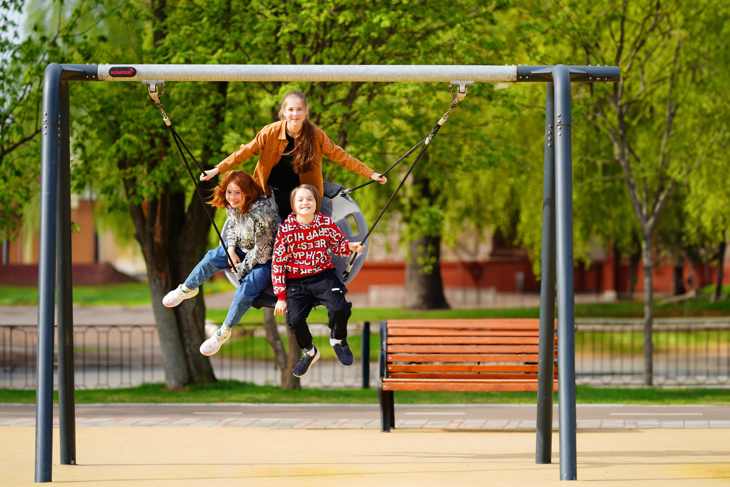 Весна 4 класс. Современные выпускные альбомы. Мы делаем не просто альбомы, а стильные фотокниги