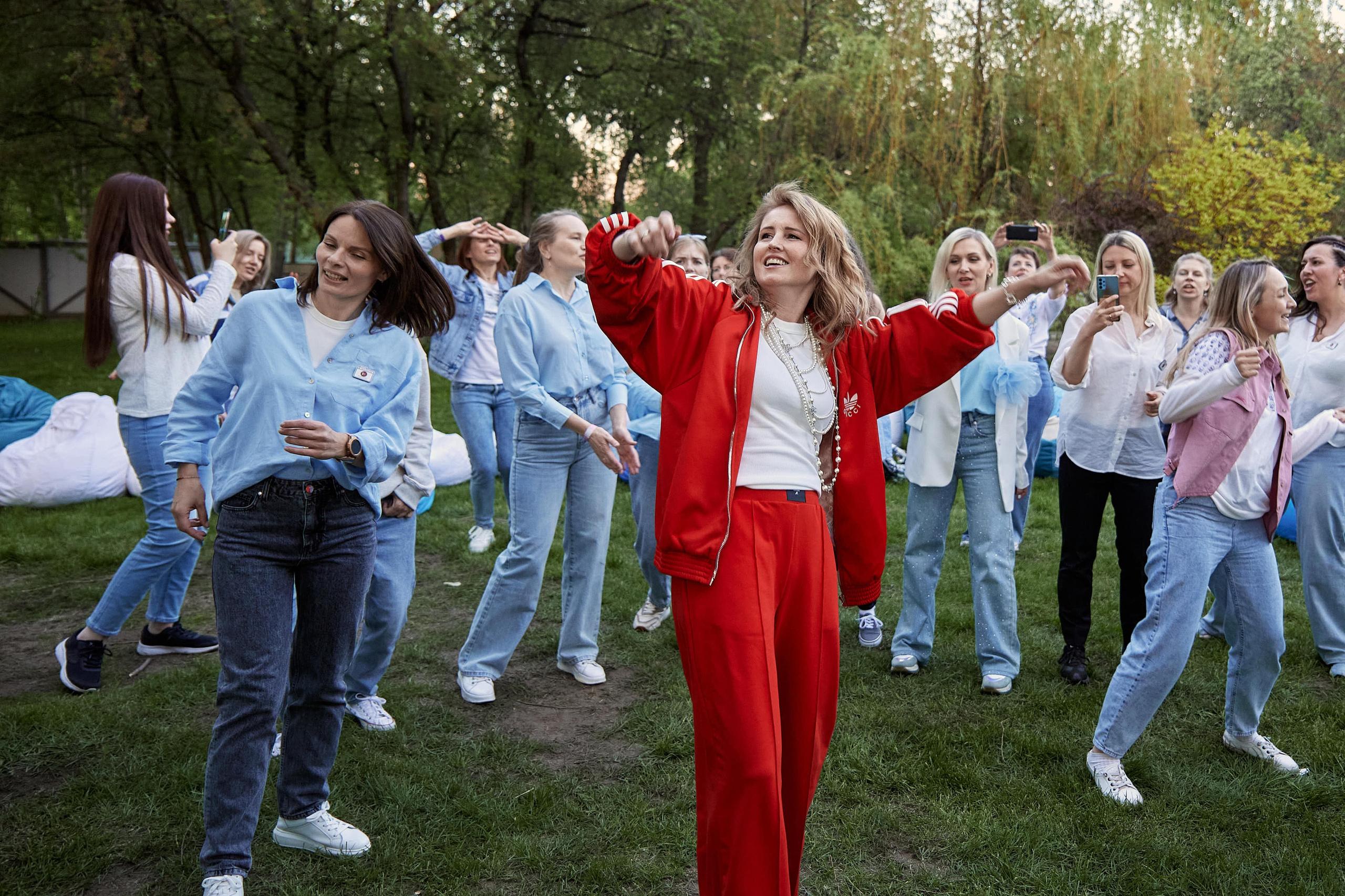 Выпускной Karneeva.online 2024. Репортажный и семейный фотограф Ухова Наталья в Москве