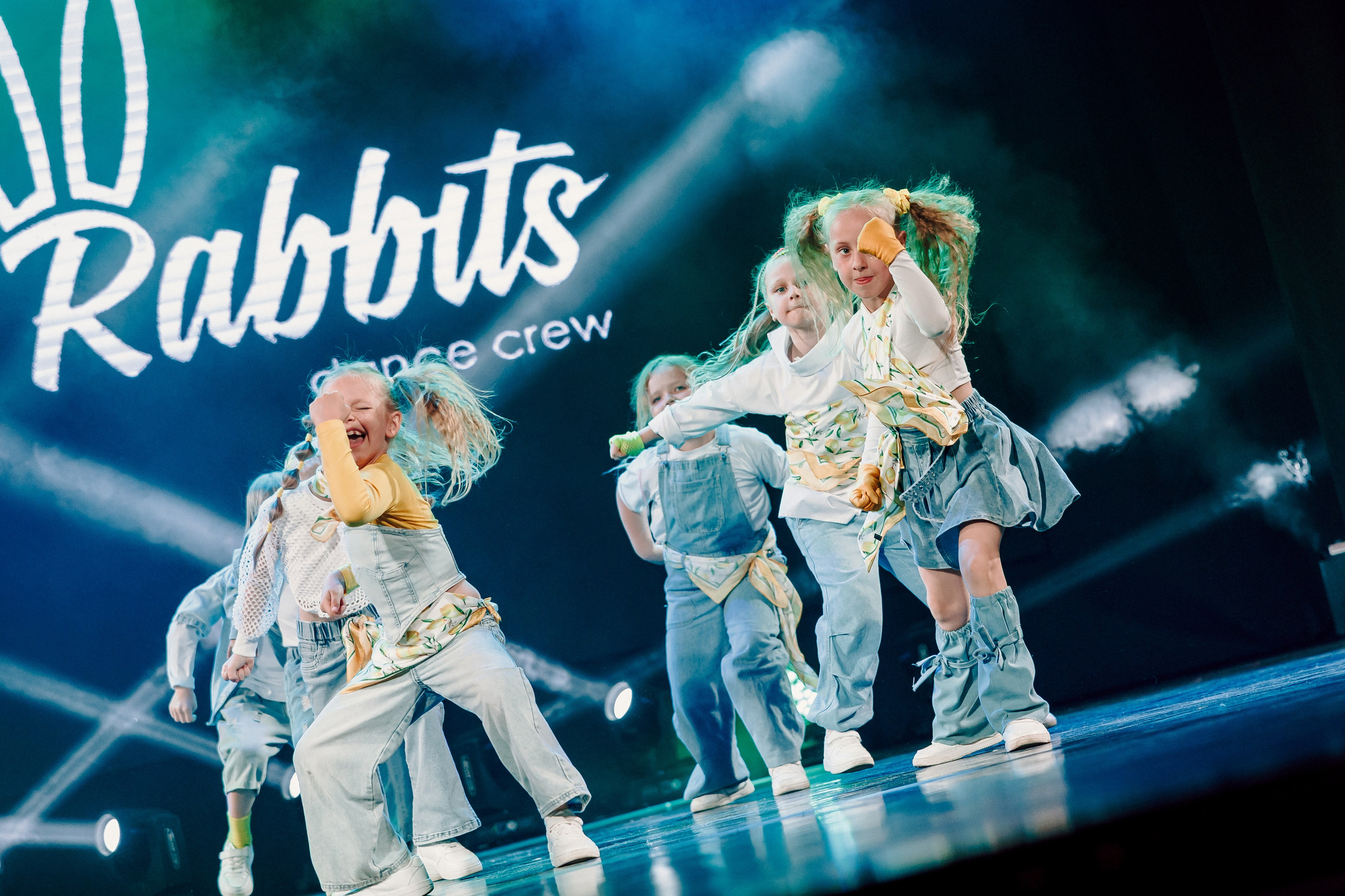 Отчётный концерт танцевальной школы «Red Rabbits» 2025. Лёшка Варзегов — фотограф